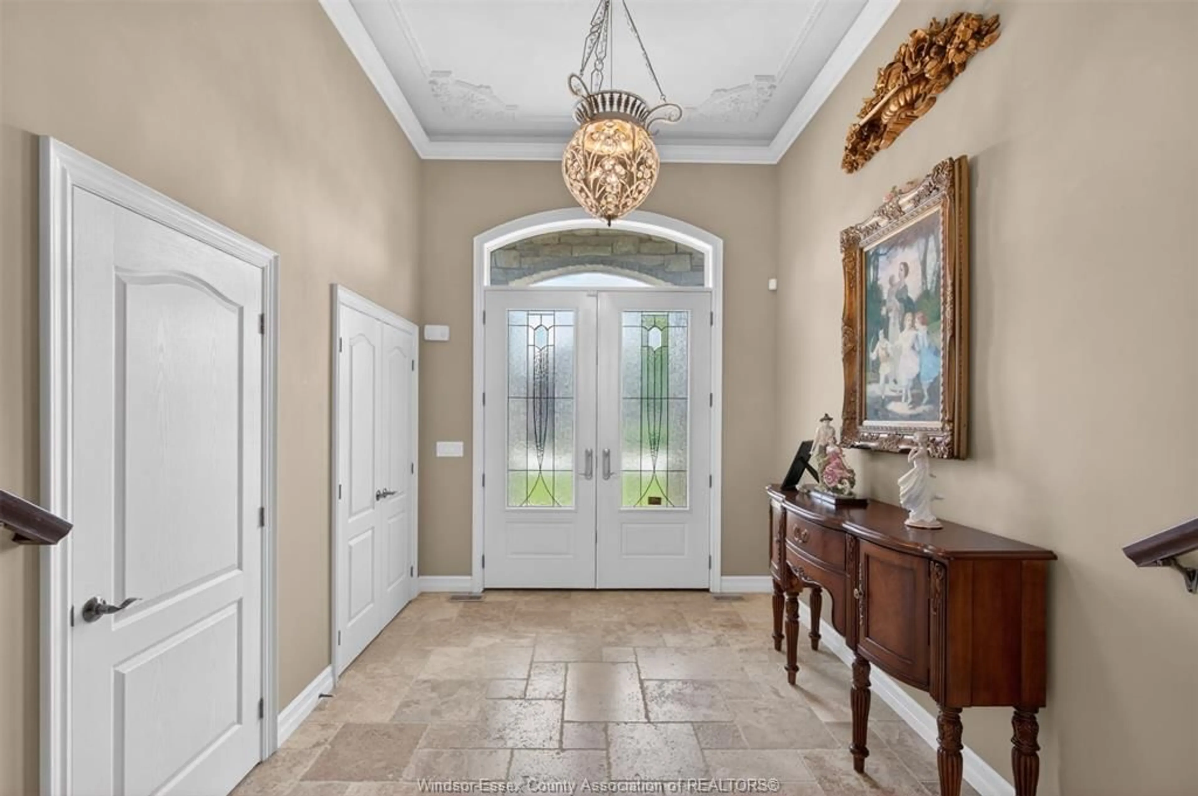 Indoor entryway for 6 VALLOCHIE Crt, Kingsville Ontario N9Y 4C8