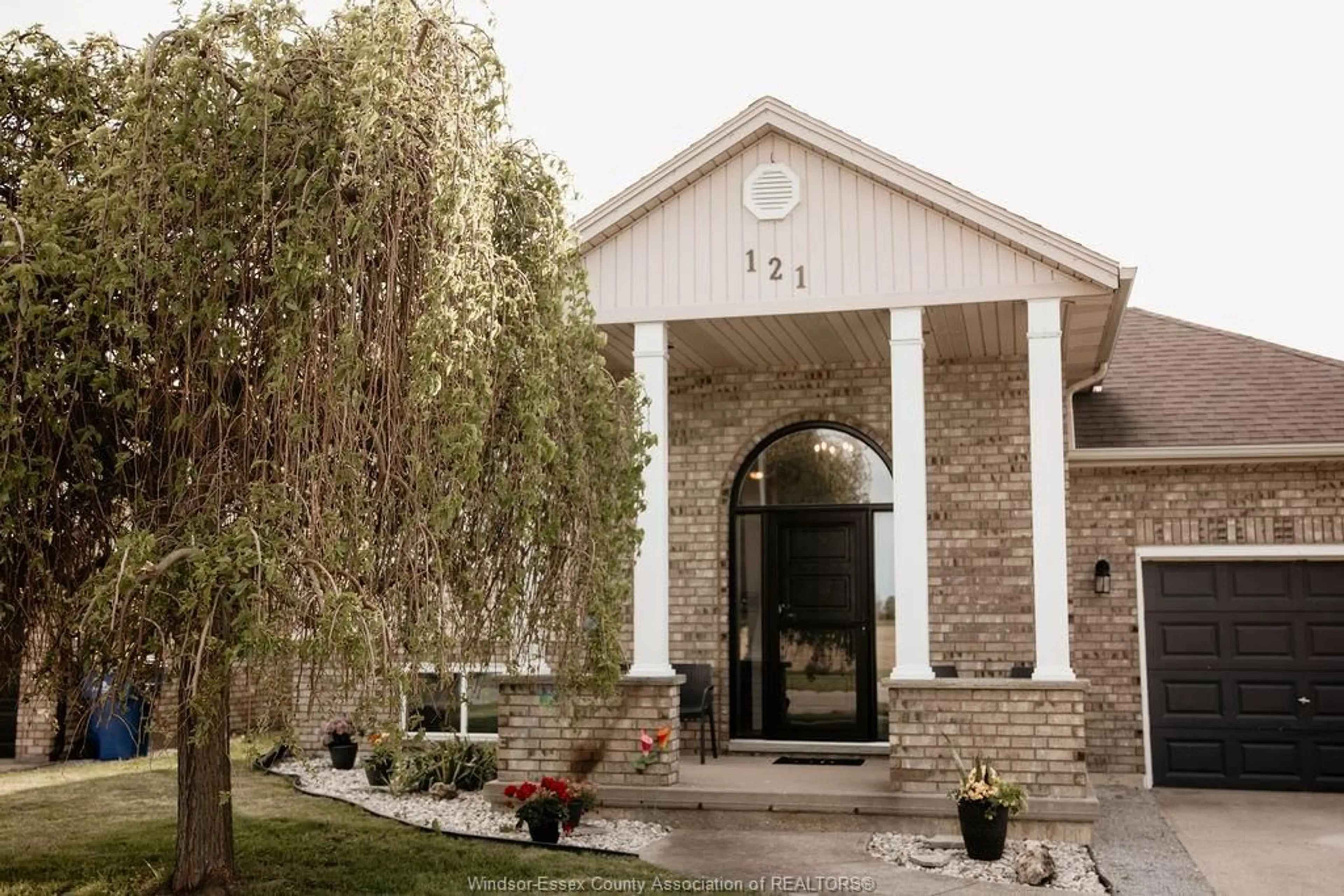 Unknown for 121 Queen St. South, Tilbury Ontario N0P 2L0