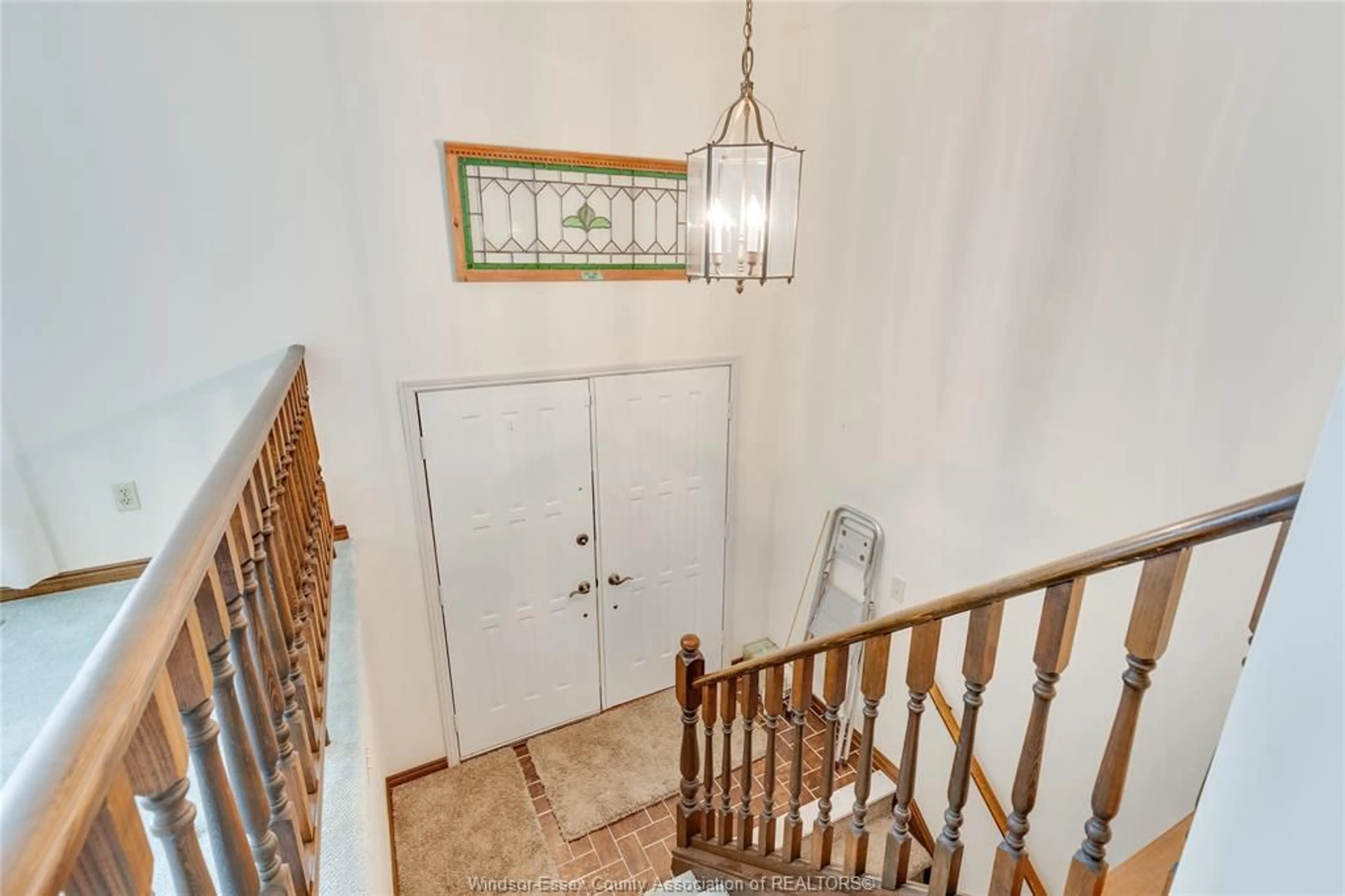 Indoor foyer for 1675 BOUFFARD Rd, LaSalle Ontario N9J 1H1