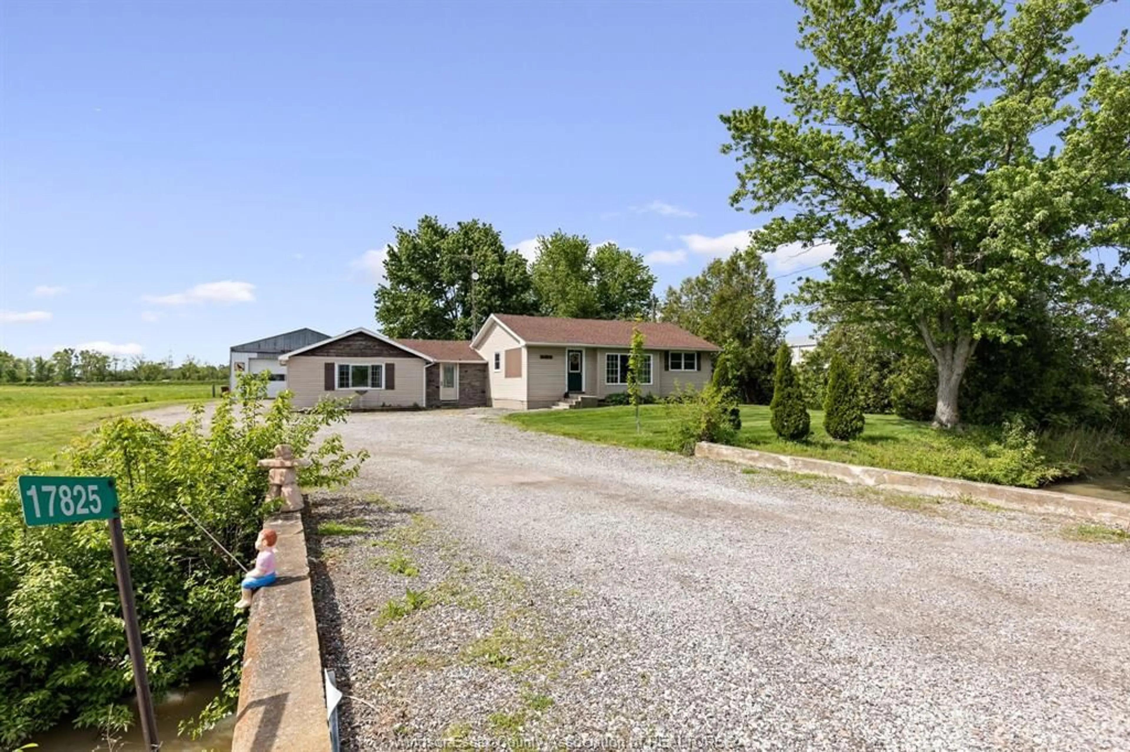 A pic from outside/outdoor area/front of a property/back of a property/a pic from drone, unknown for 17825 LAKESHORE RD 303, Tilbury North Ontario N0P 2L0