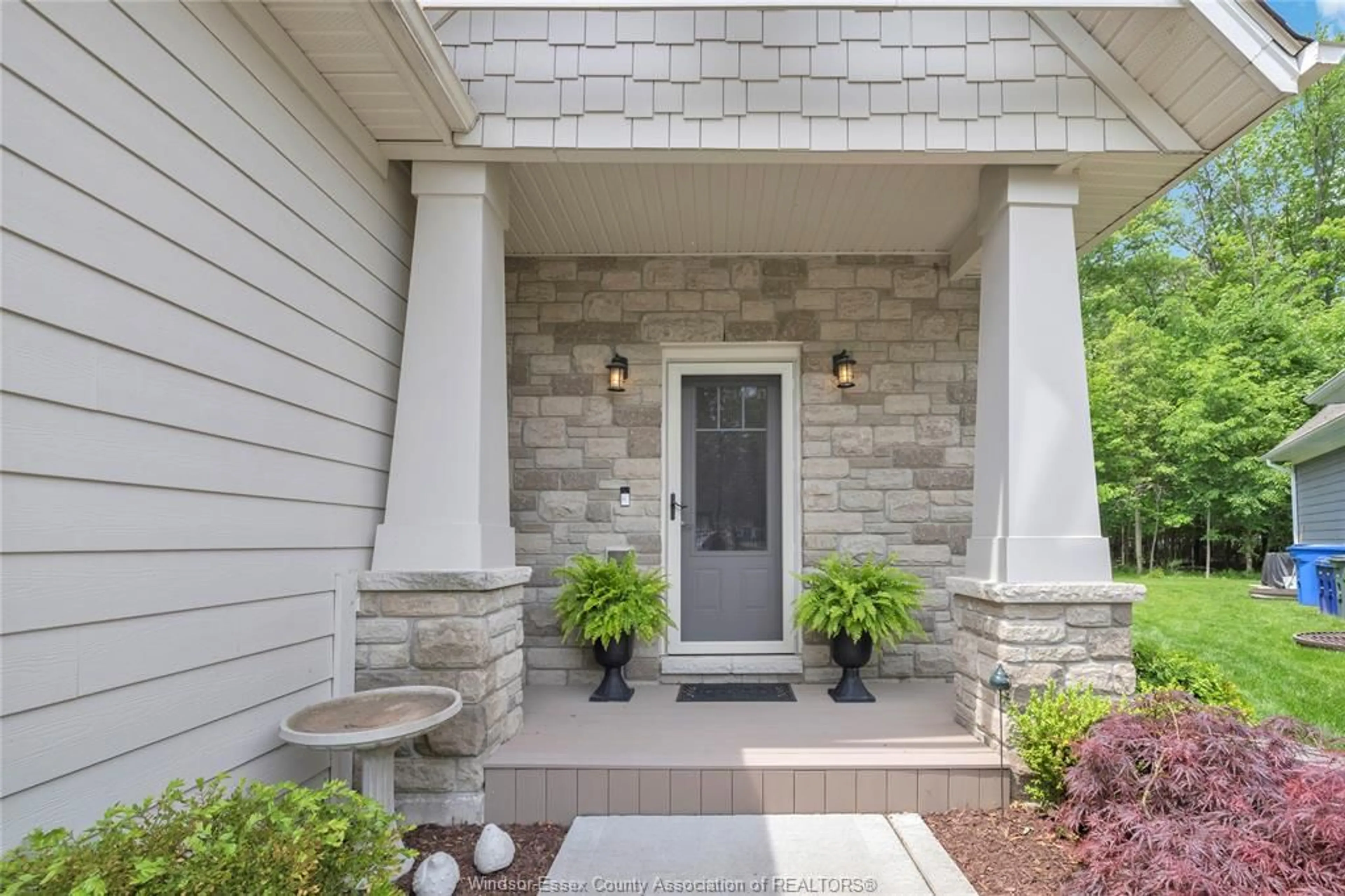 Indoor entryway for 57 RED OAK Cres, Amherstburg Ontario N9V 4C4