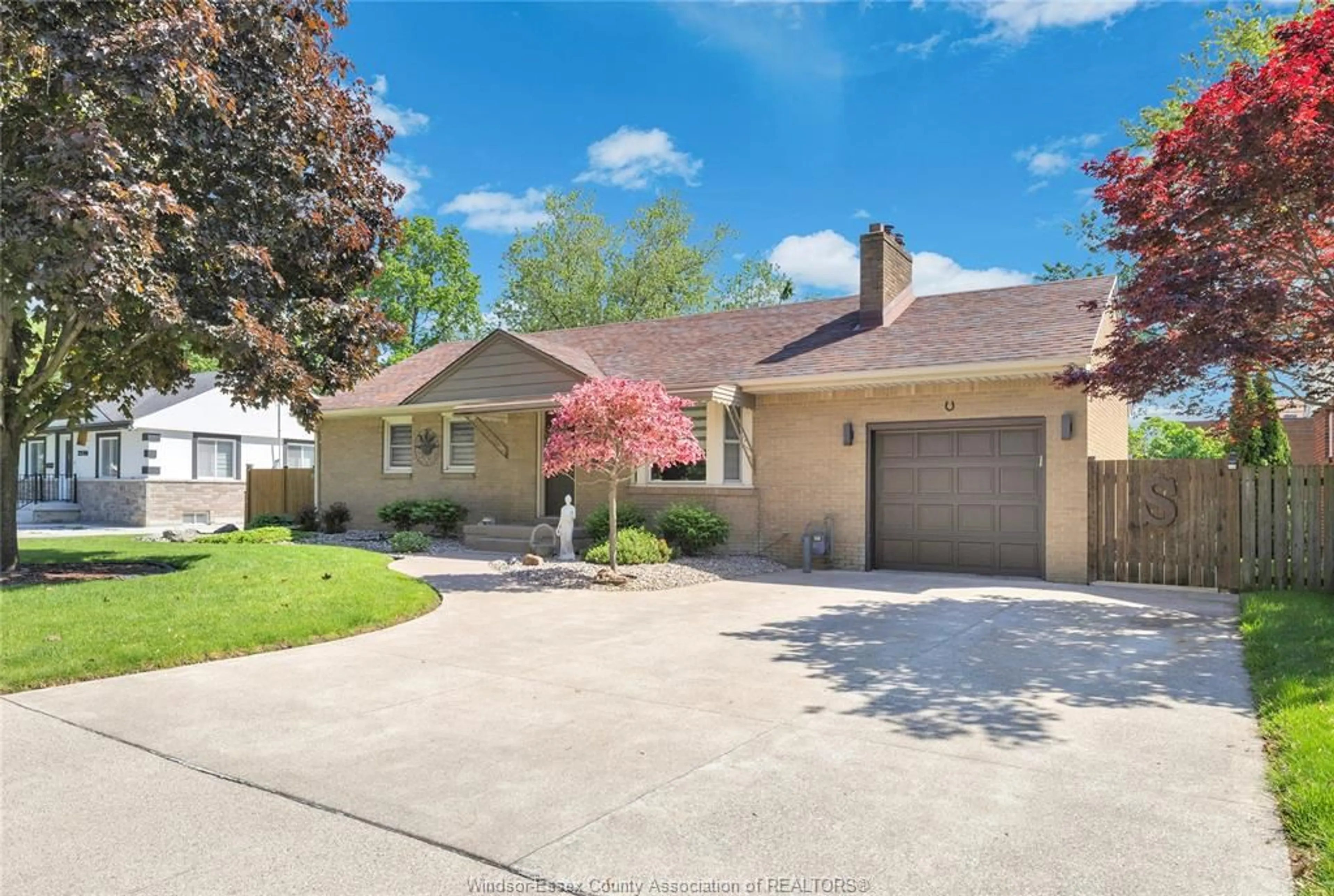 Home with vinyl exterior material, street for 2630 VIRGINIA PARK, Windsor Ontario N9E 2B4