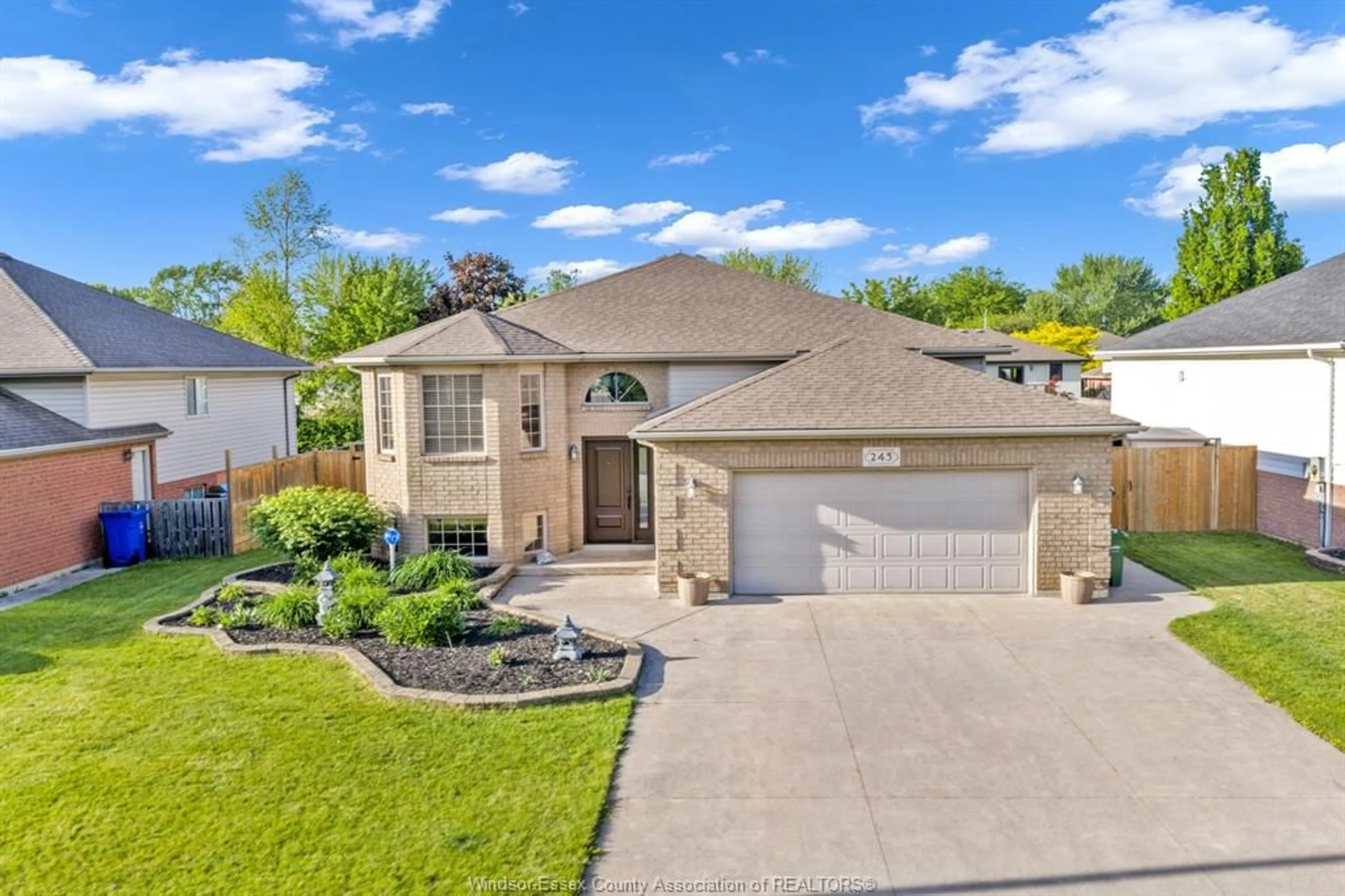 A pic from outside/outdoor area/front of a property/back of a property/a pic from drone, street for 245 GIGNAC, LaSalle Ontario N9J 3S4