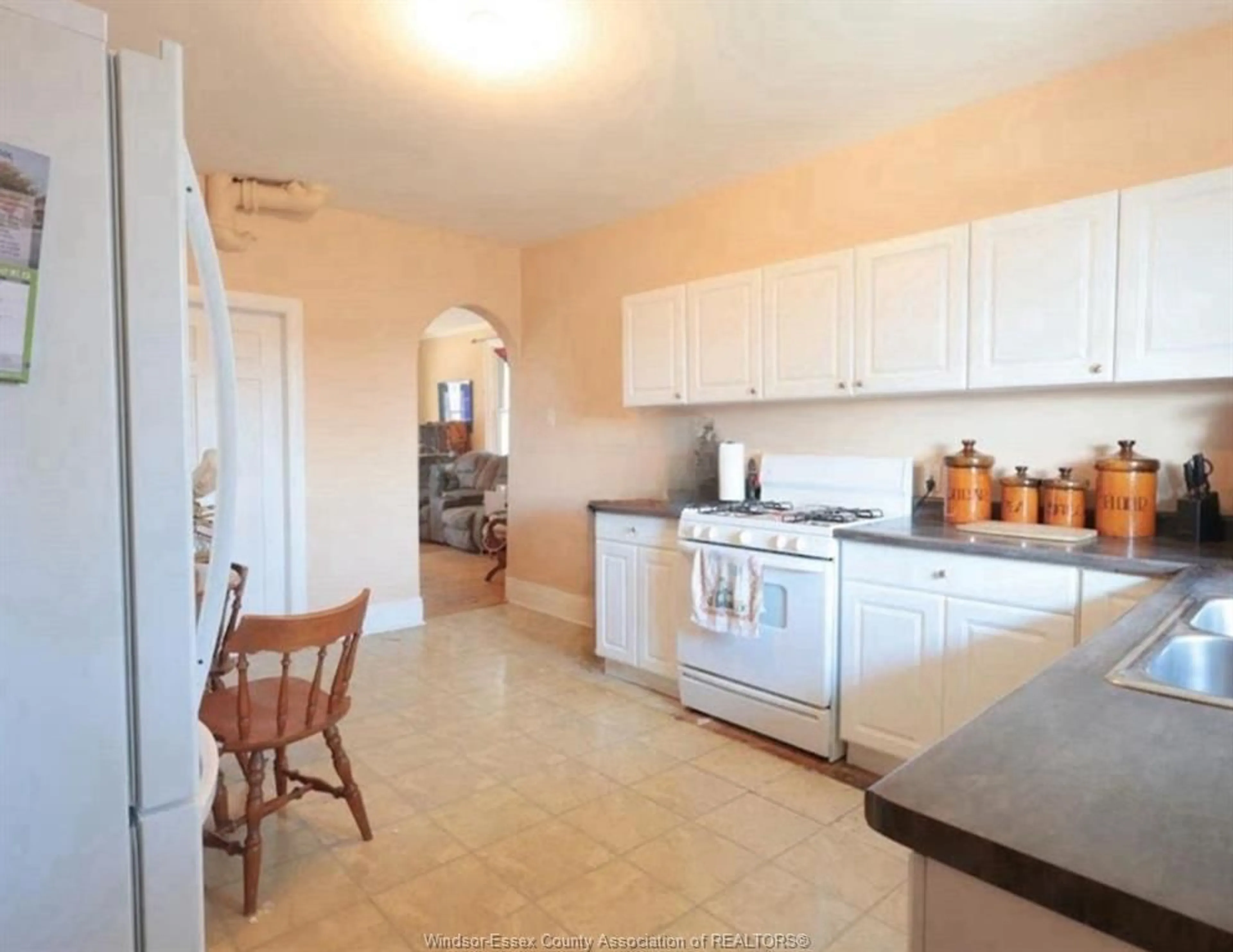 Standard kitchen, ceramic/tile floor for 3138 RIBERDY Rd, Windsor Ontario N8W 3T8