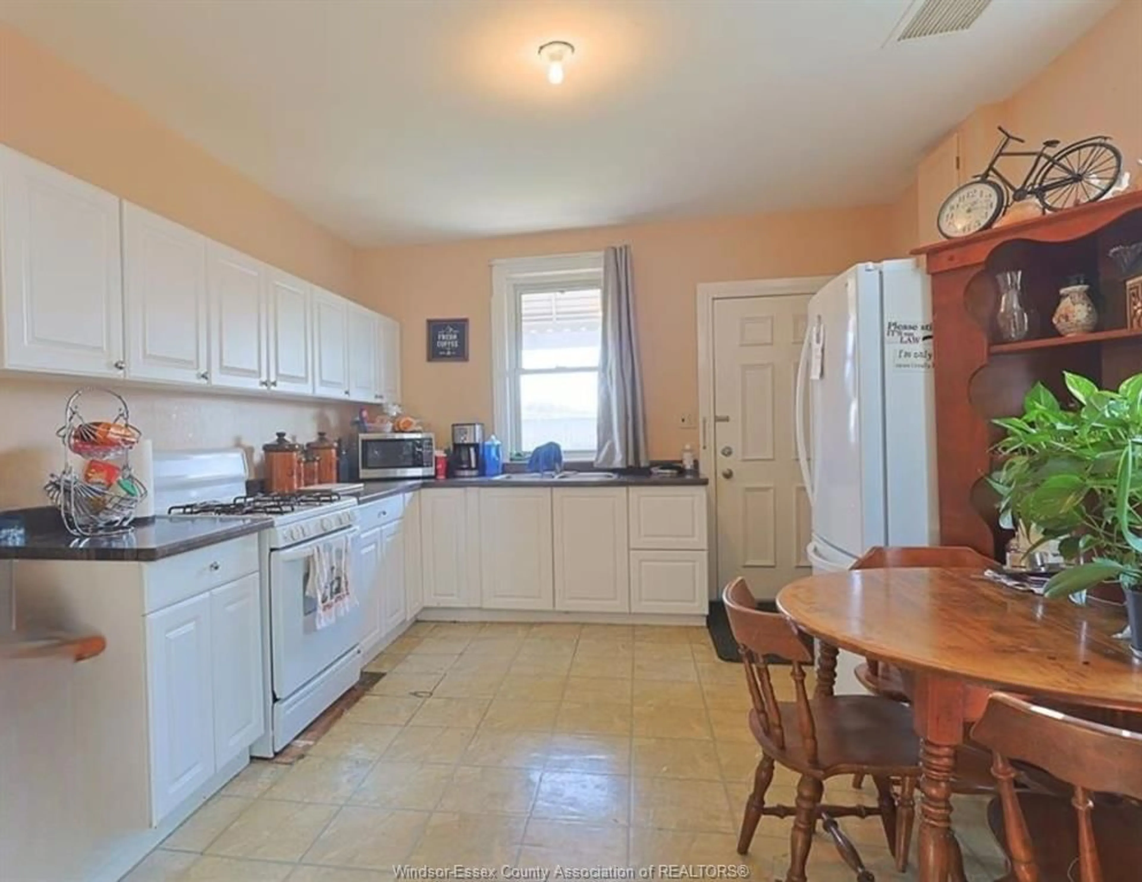 Standard kitchen, unknown for 3138 RIBERDY Rd, Windsor Ontario N8W 3T8