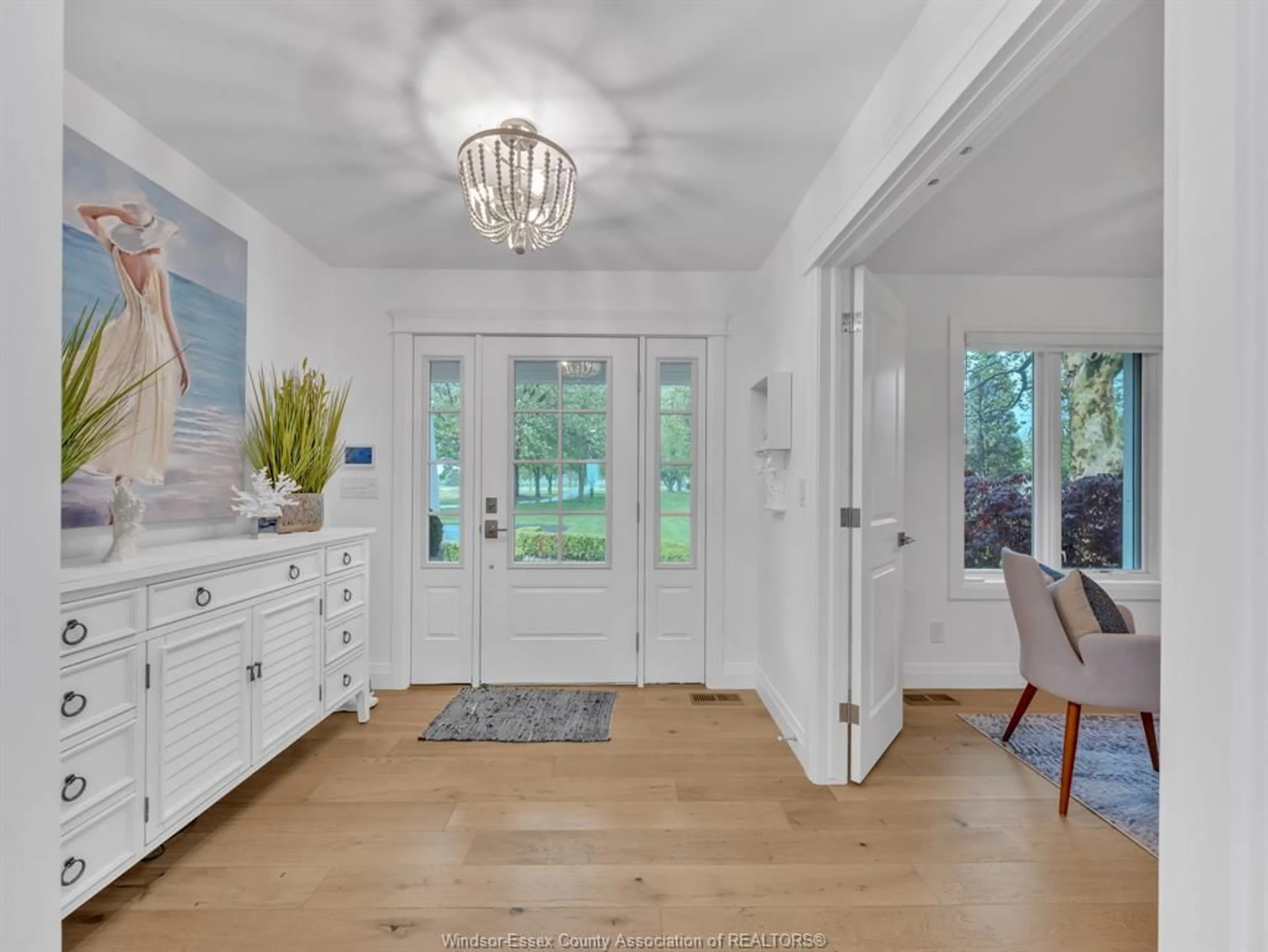 Indoor entryway for 1831 HERITAGE Rd, Kingsville Ontario N9Y 2E6