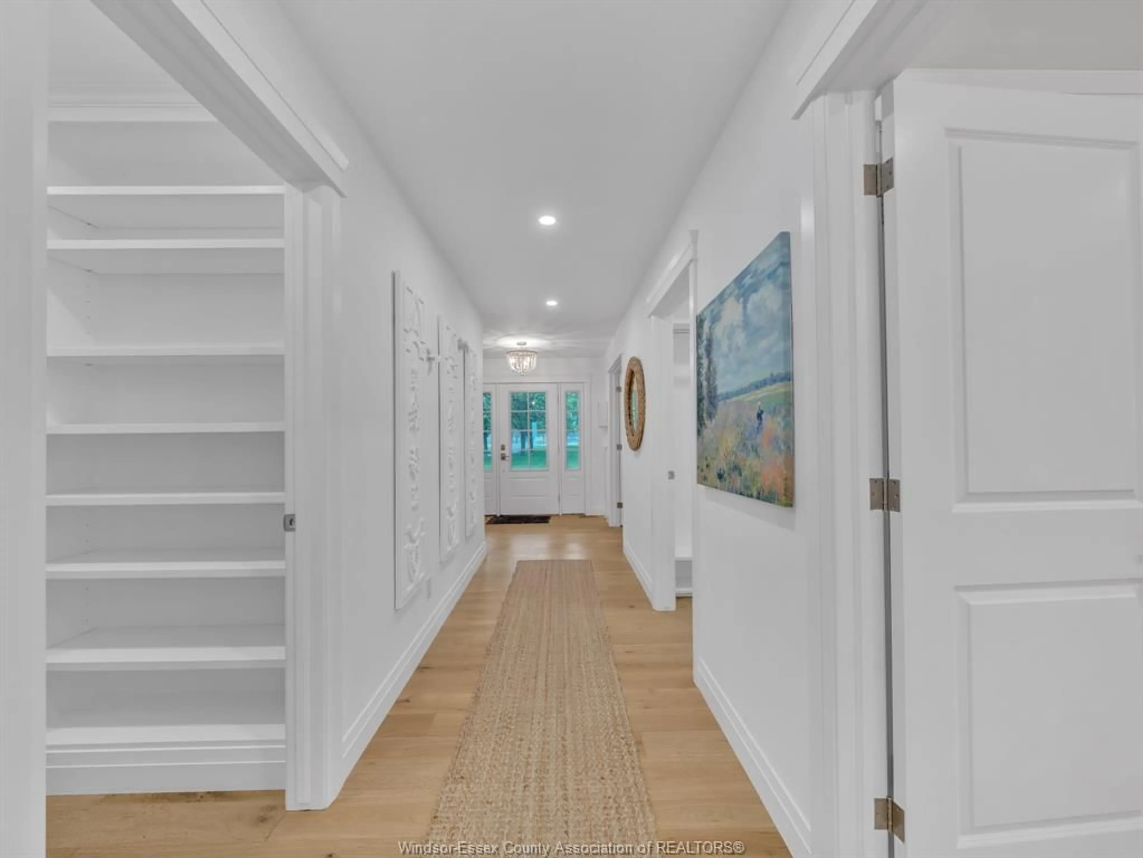 Indoor entryway for 1831 HERITAGE Rd, Kingsville Ontario N9Y 2E6