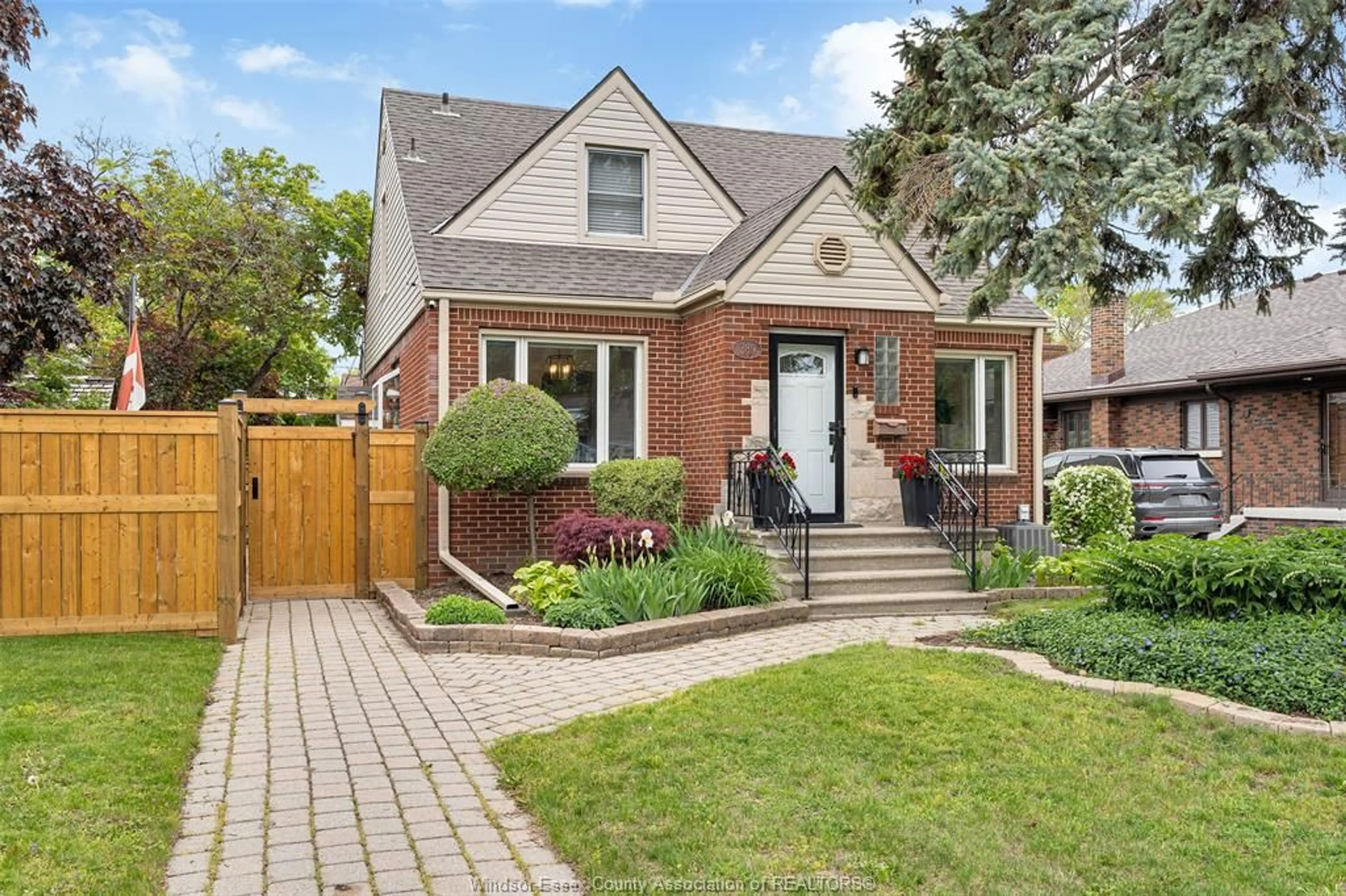 Home with brick exterior material, street for 289 Ford Blvd, Windsor Ontario N8S 2E4