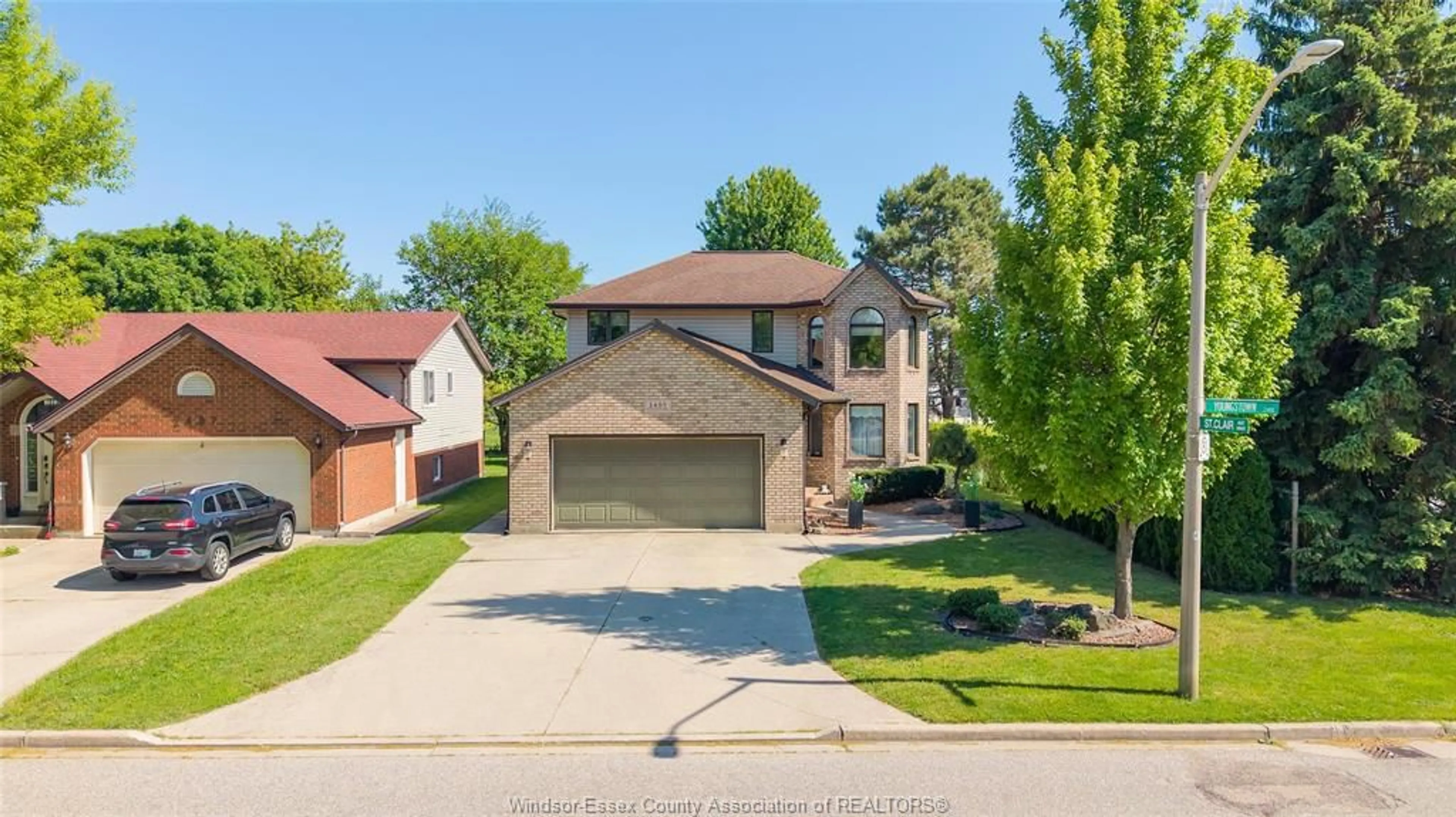 A pic from outside/outdoor area/front of a property/back of a property/a pic from drone, street for 2485 YOUNGSTOWN St, Windsor Ontario N9E 4L7
