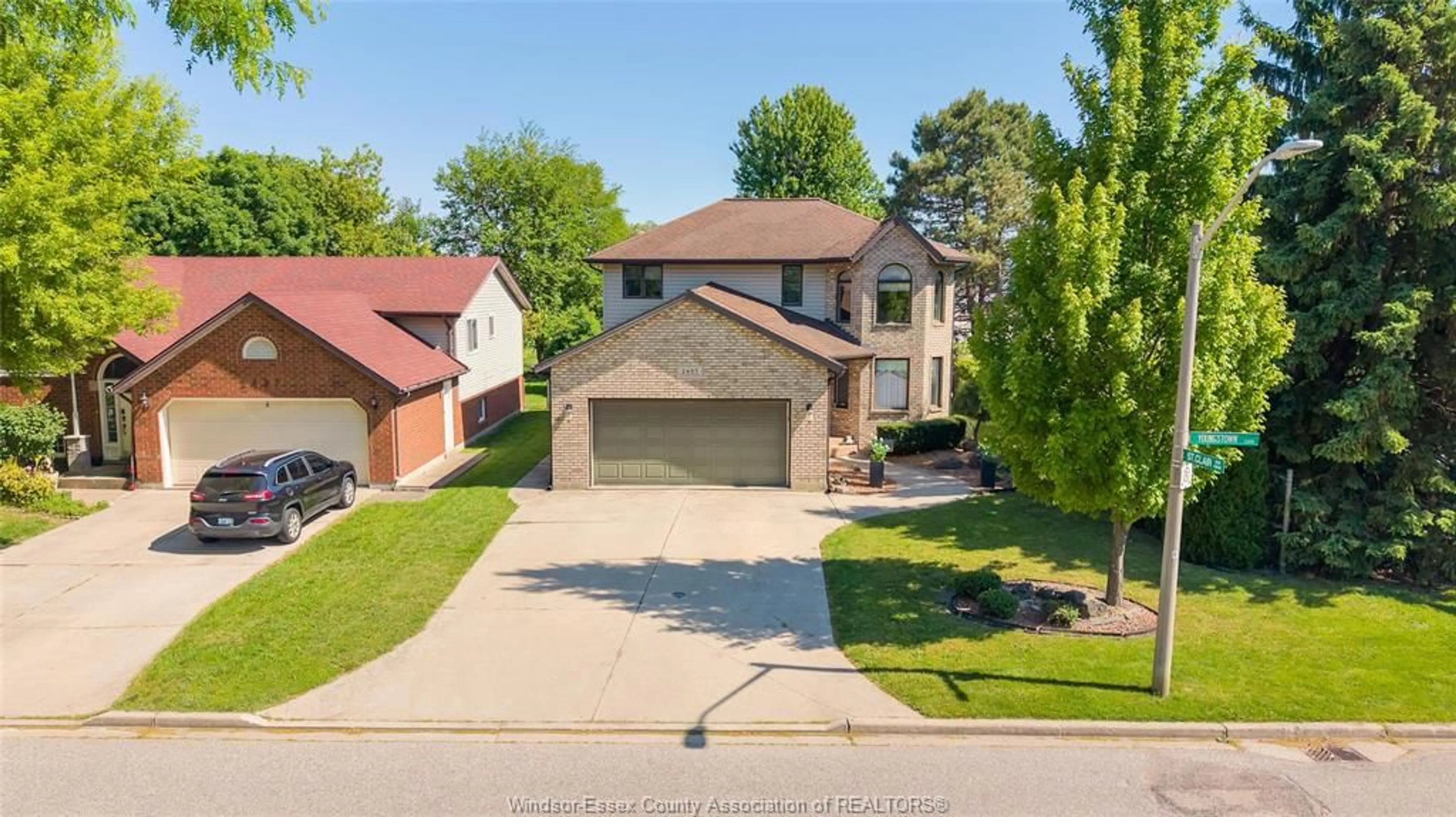 A pic from outside/outdoor area/front of a property/back of a property/a pic from drone, street for 2485 YOUNGSTOWN St, Windsor Ontario N9E 4L7