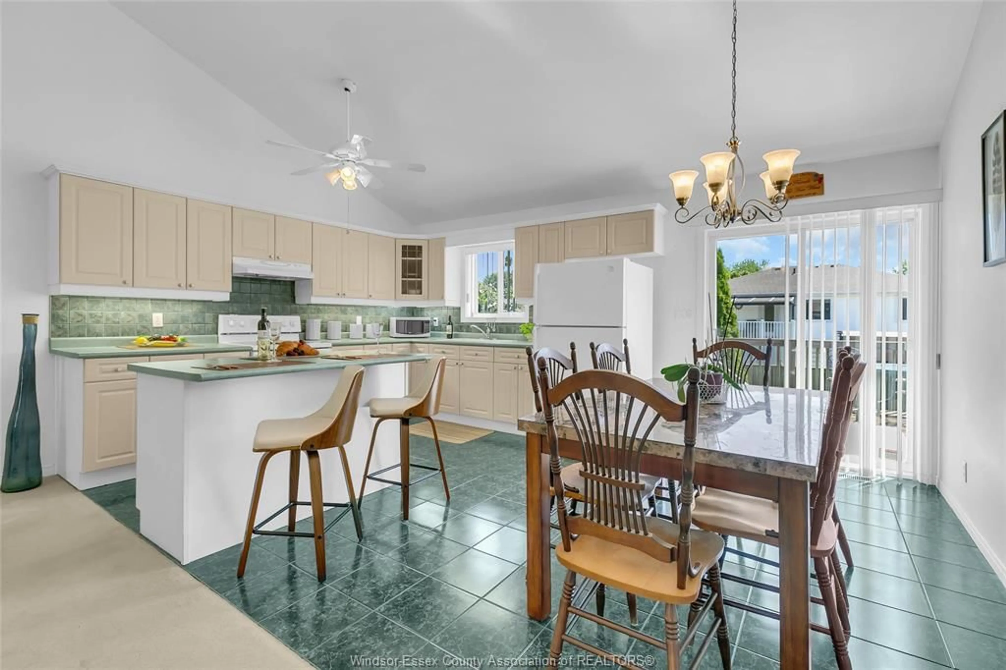 Open concept kitchen, ceramic/tile floor for 435 THORN RIDGE Cres, Amherstburg Ontario N9V 3X2