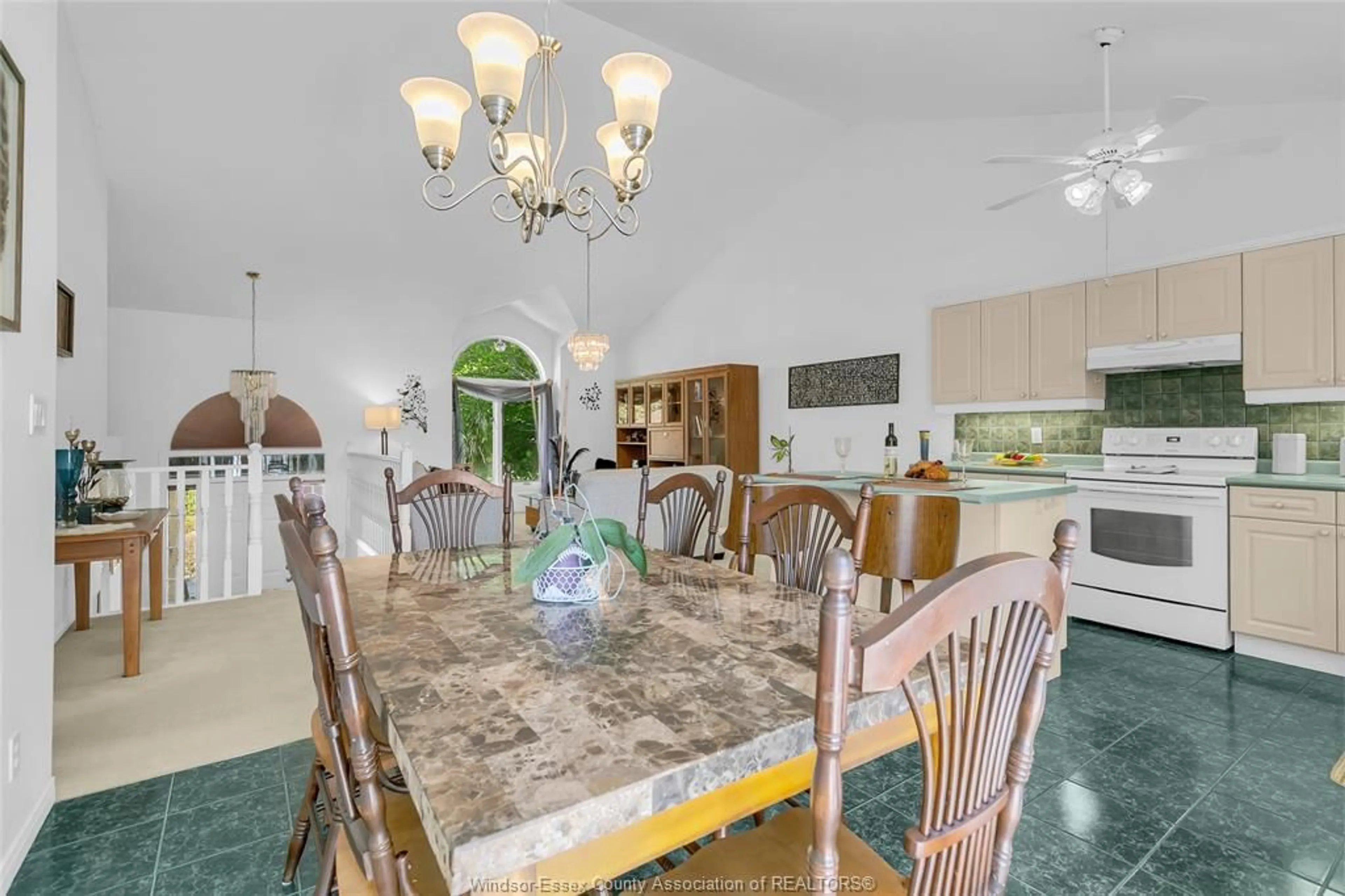 Dining room, ceramic/tile floor for 435 THORN RIDGE Cres, Amherstburg Ontario N9V 3X2