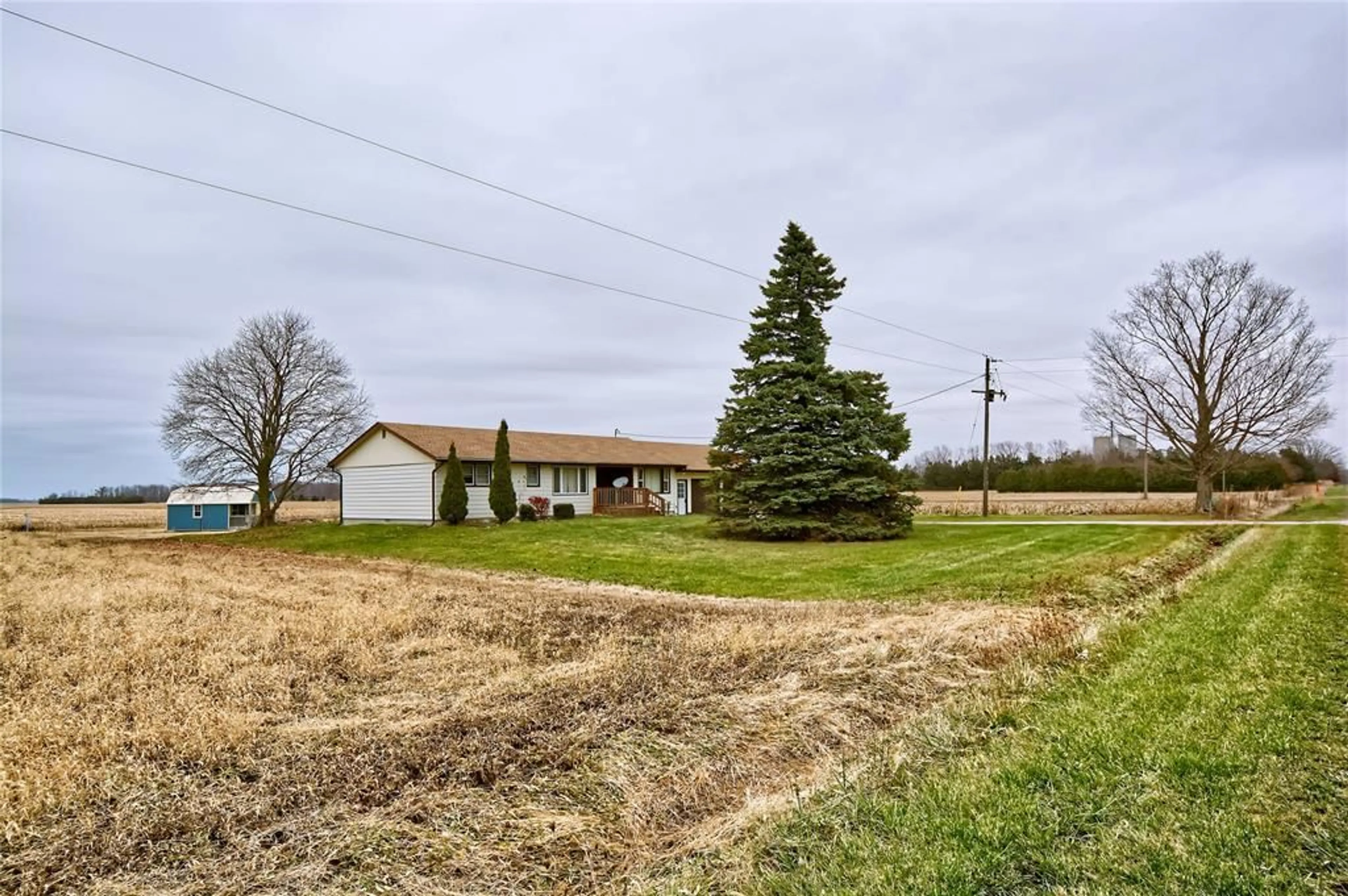 A pic from outside/outdoor area/front of a property/back of a property/a pic from drone, unknown for 6256 EGREMONT Rd, Warwick-Watford Ontario N0N 1J4