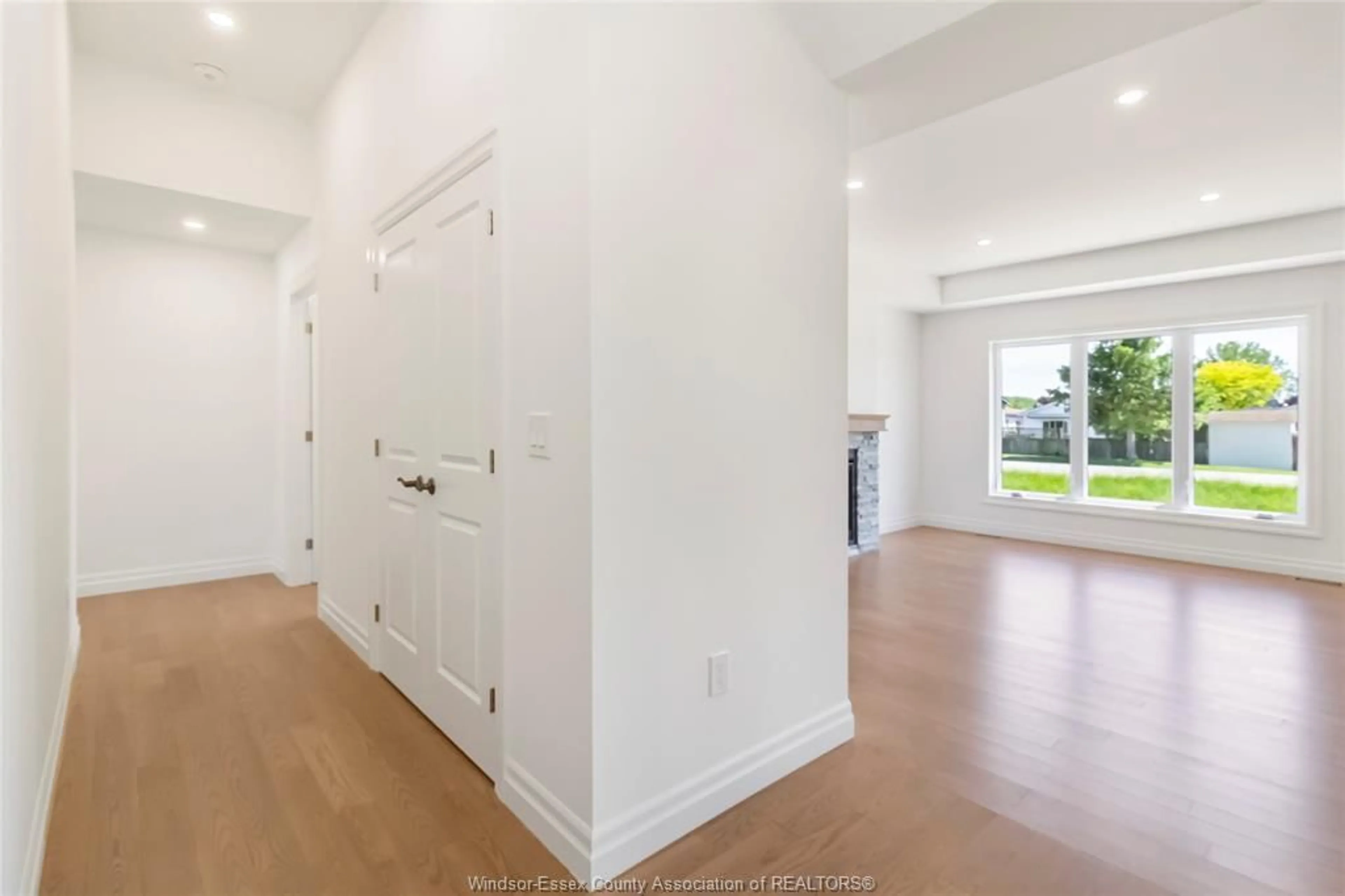Indoor entryway for 12175 DUCHARME Lane, McGregor Ontario N0R 1J0
