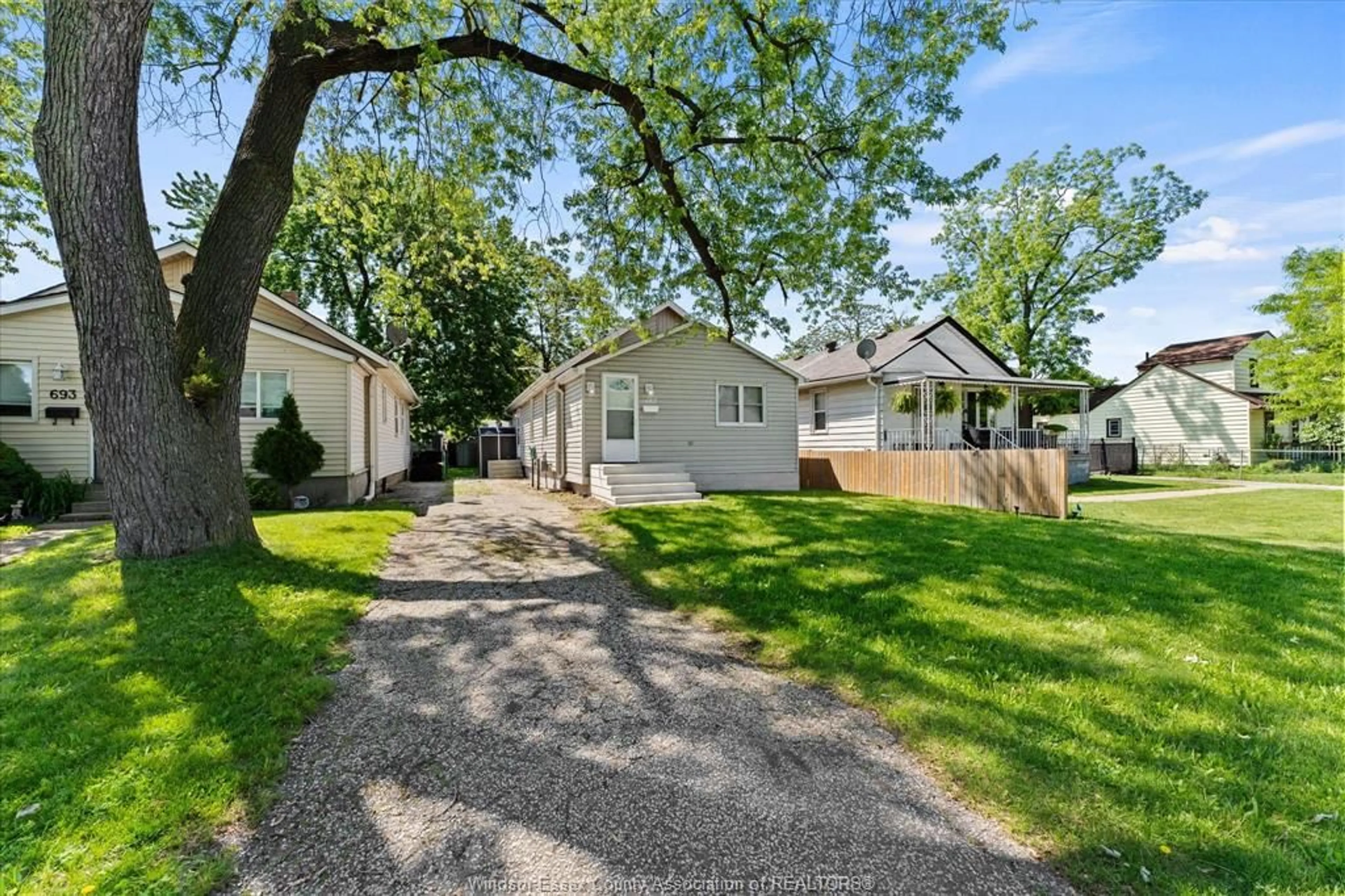 Unknown for 687 CHARLOTTE St, Windsor Ontario N8X 3A6