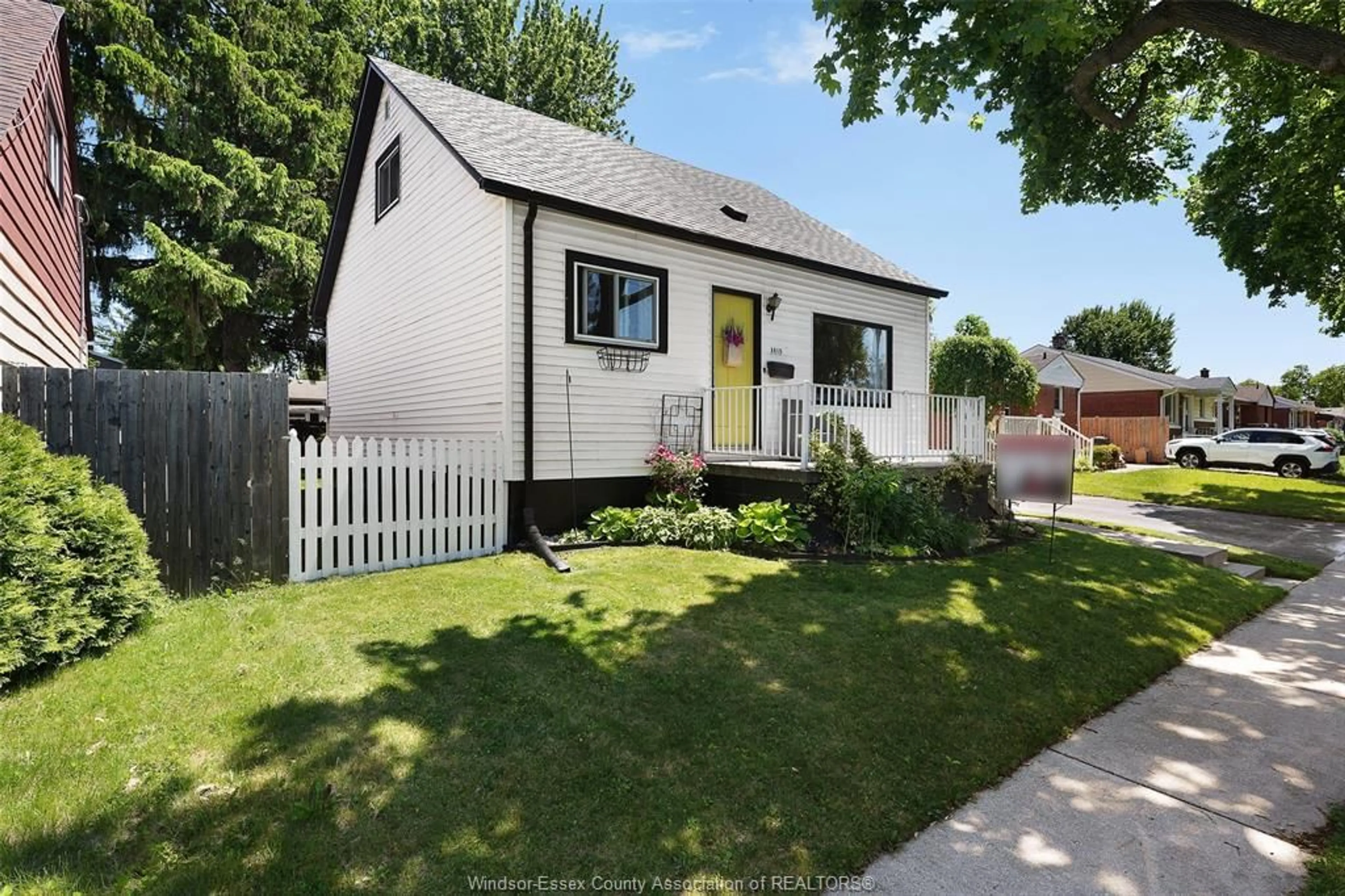 Home with vinyl exterior material, street for 3815 VAUGHAN St, Windsor Ontario N9C 1Z6