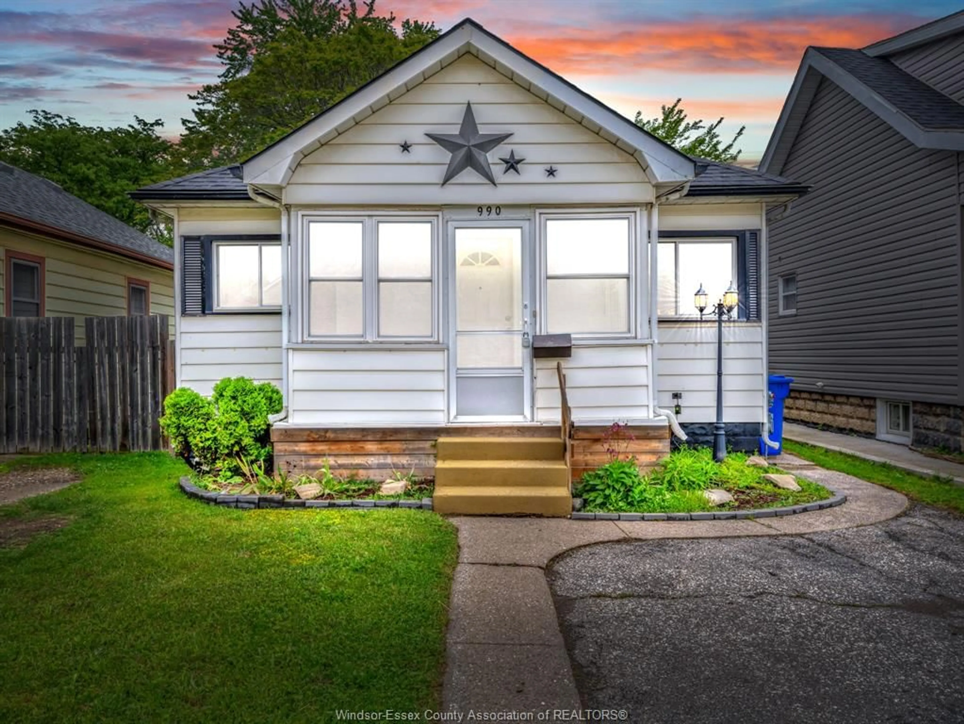Home with vinyl exterior material, street for 990 Campbell Ave, Windsor Ontario N9B 2J2