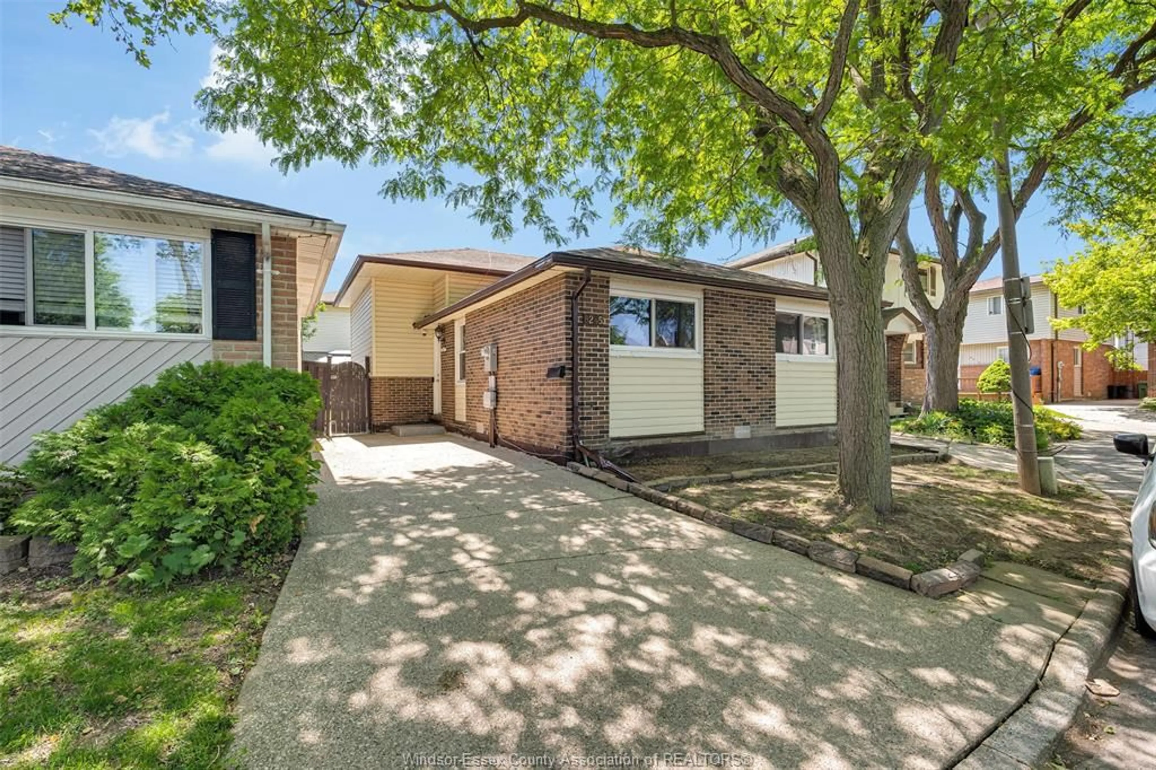 Unknown for 8245 ENFIELD Pl, Windsor Ontario N8S 4N2