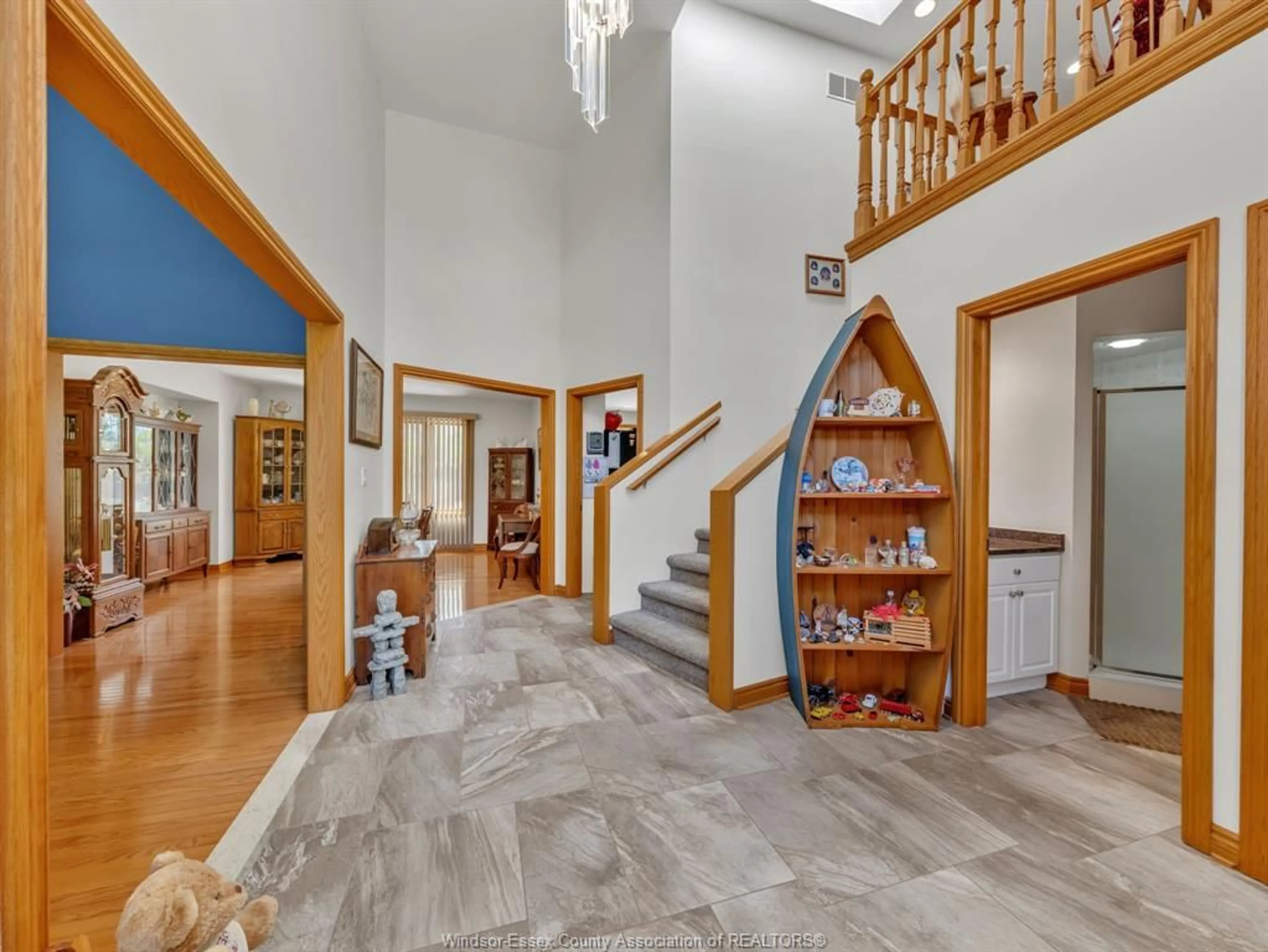 Indoor foyer for 130 Pheasant Run Dr, Lakeshore Ontario N0R 1A0