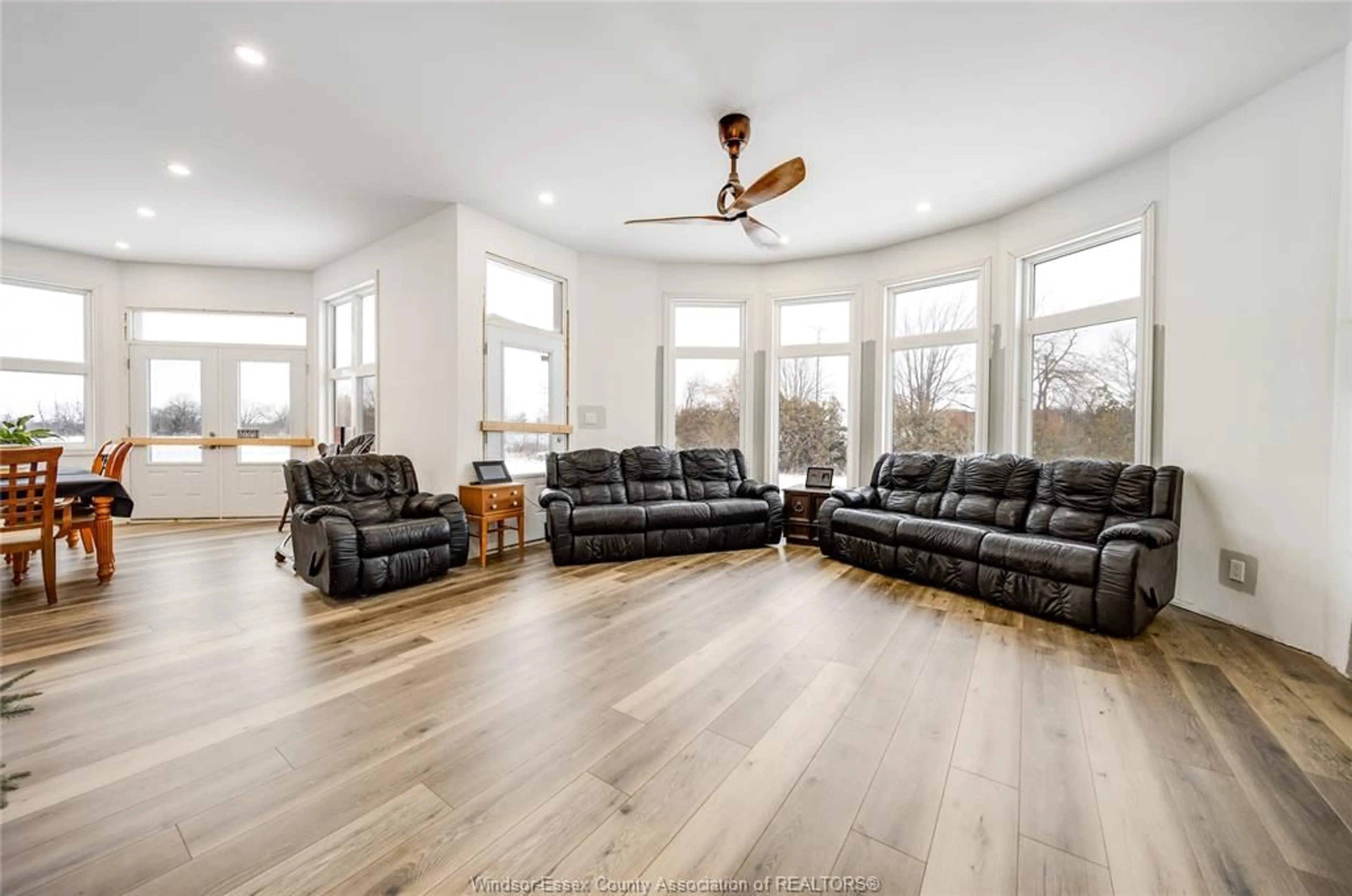 Living room with furniture, wood/laminate floor for 856 TALBOT, Lakeshore Ontario N0R 1K0