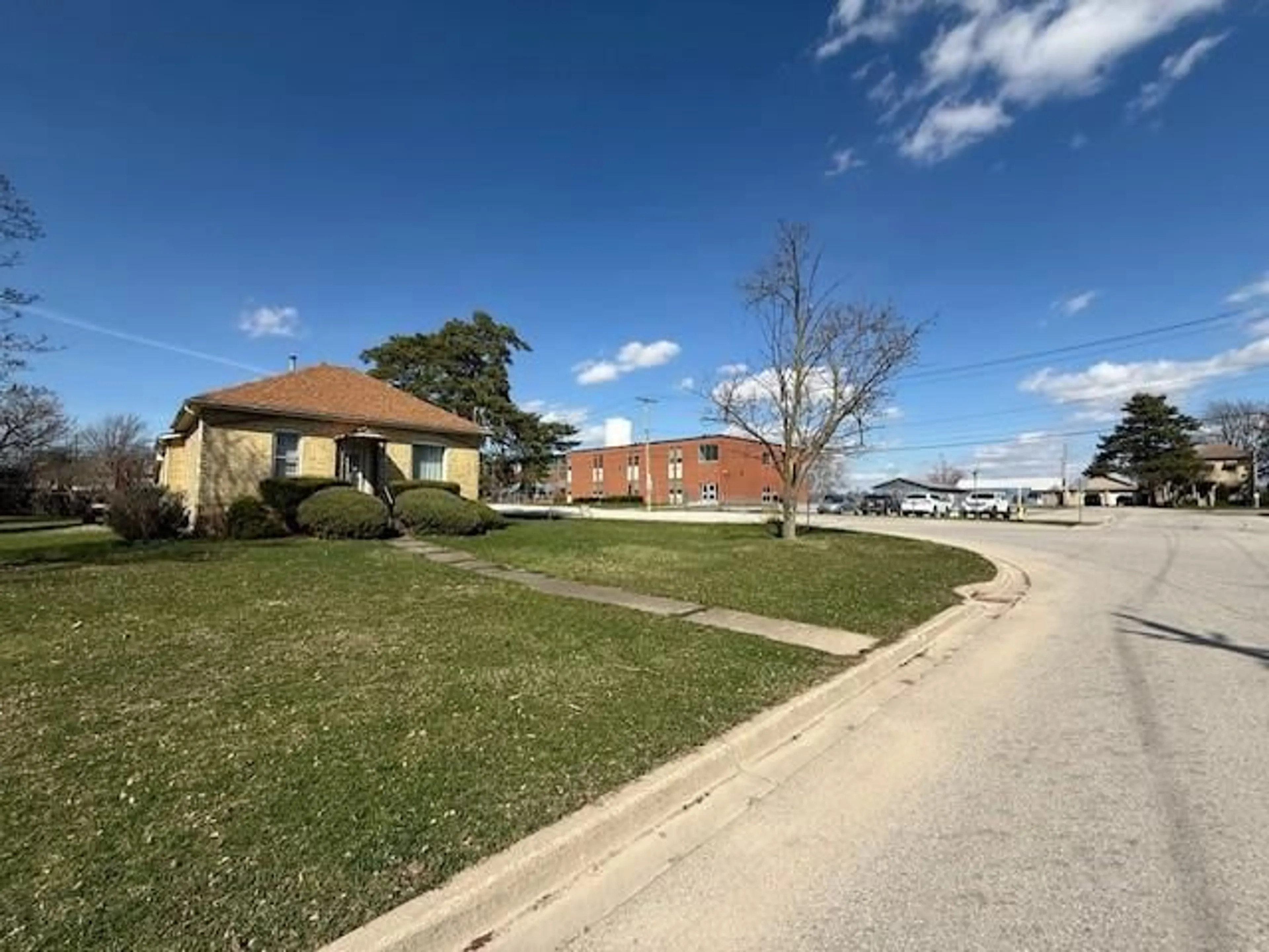 A pic from outside/outdoor area/front of a property/back of a property/a pic from drone, street for 597 SIMCOE St, Warwick-Watford Ontario N0M 2S0