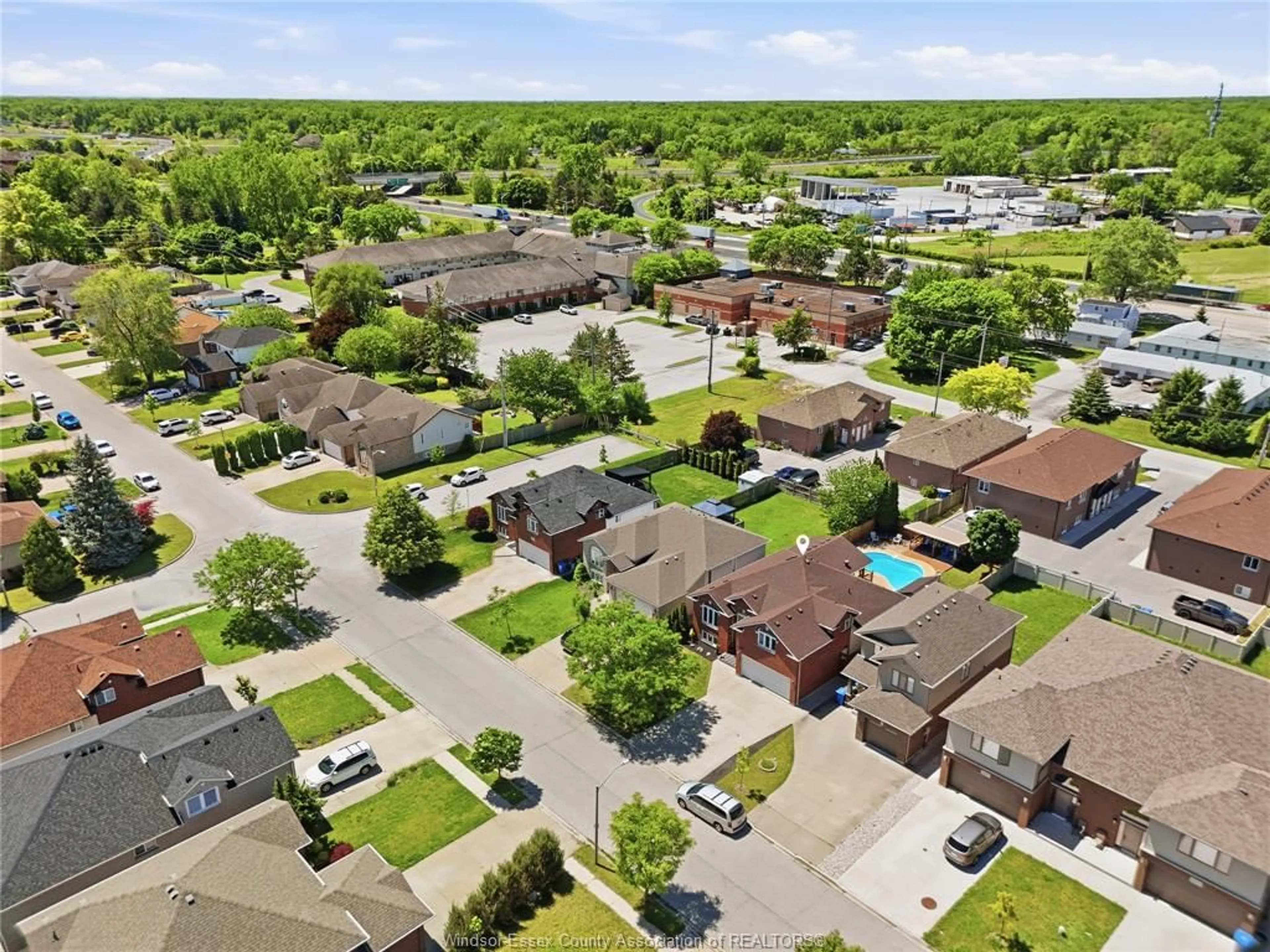 A pic from outside/outdoor area/front of a property/back of a property/a pic from drone, street for 2287 NORTHWAY AVE, Windsor Ontario N9B 3Y3