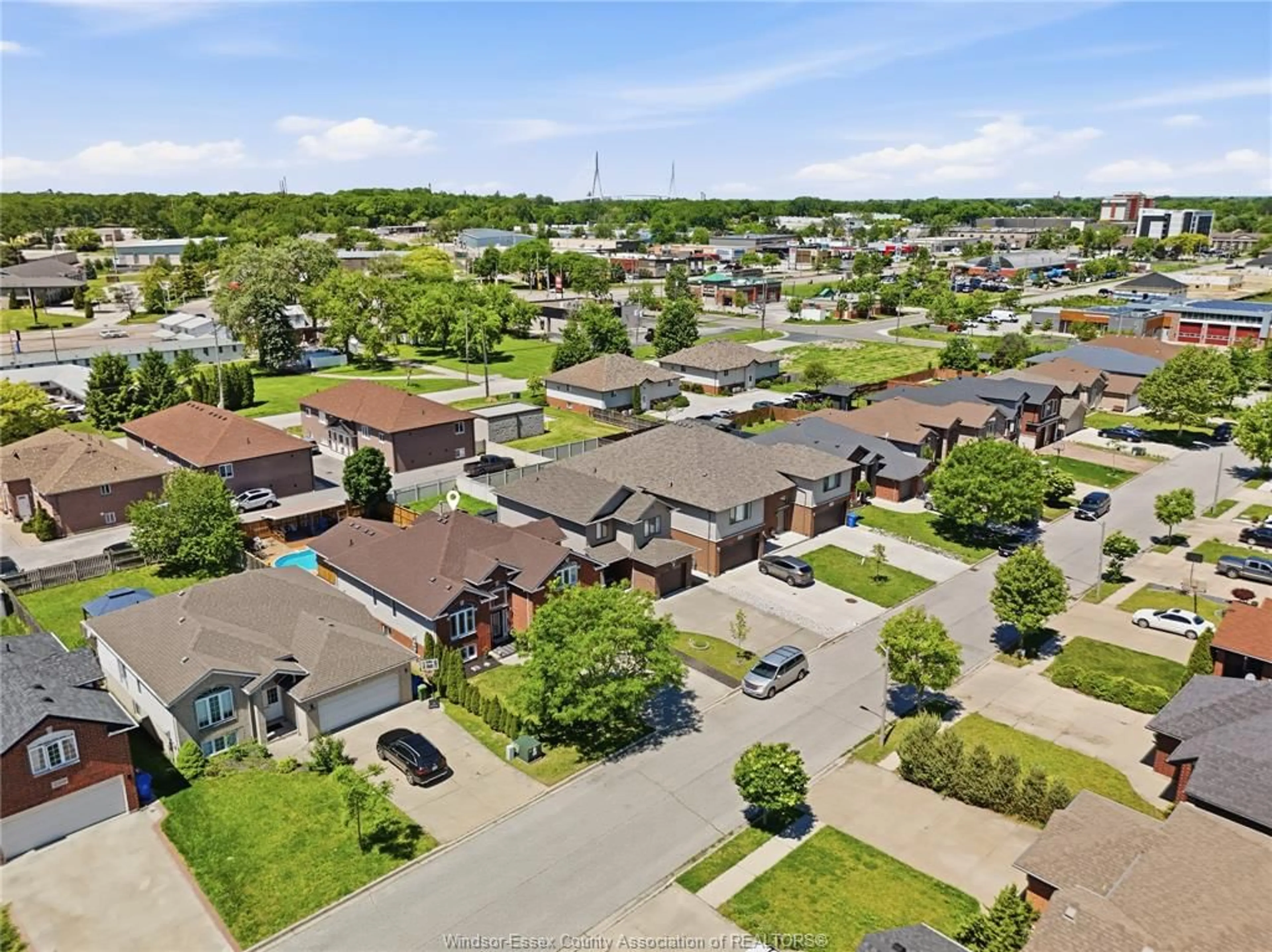 A pic from outside/outdoor area/front of a property/back of a property/a pic from drone, street for 2287 NORTHWAY AVE, Windsor Ontario N9B 3Y3