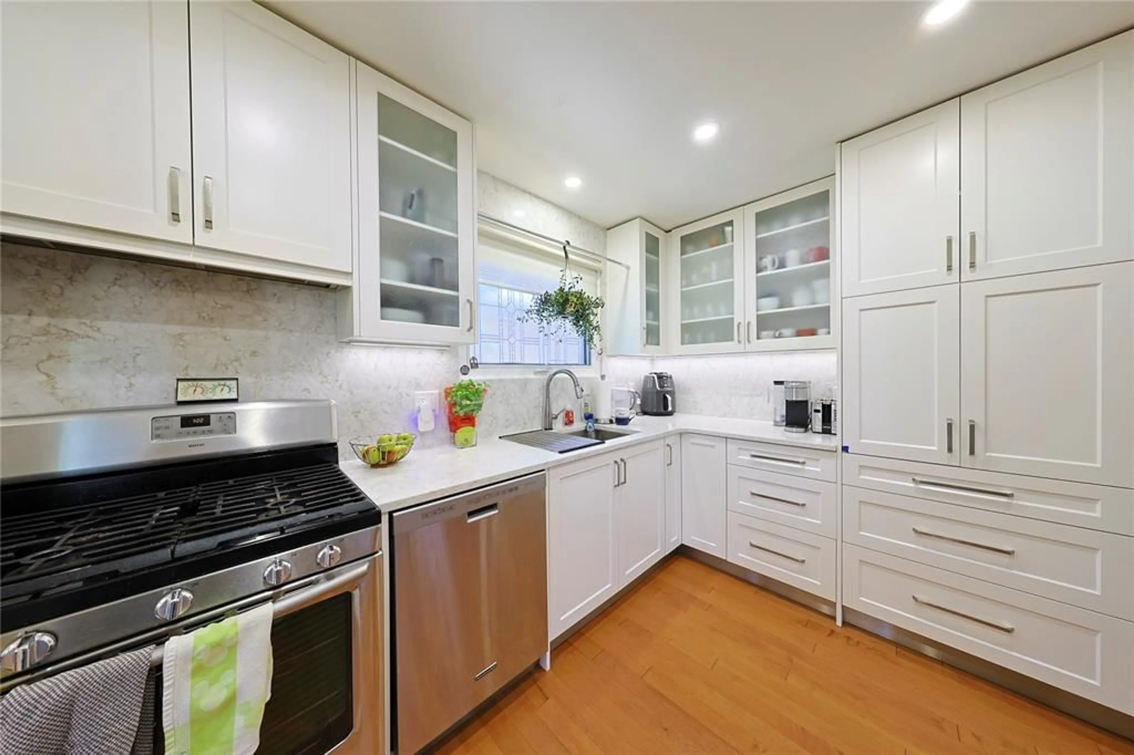 Unknown for 22 Turner Dr, Sarnia Ontario N7S 4L1
