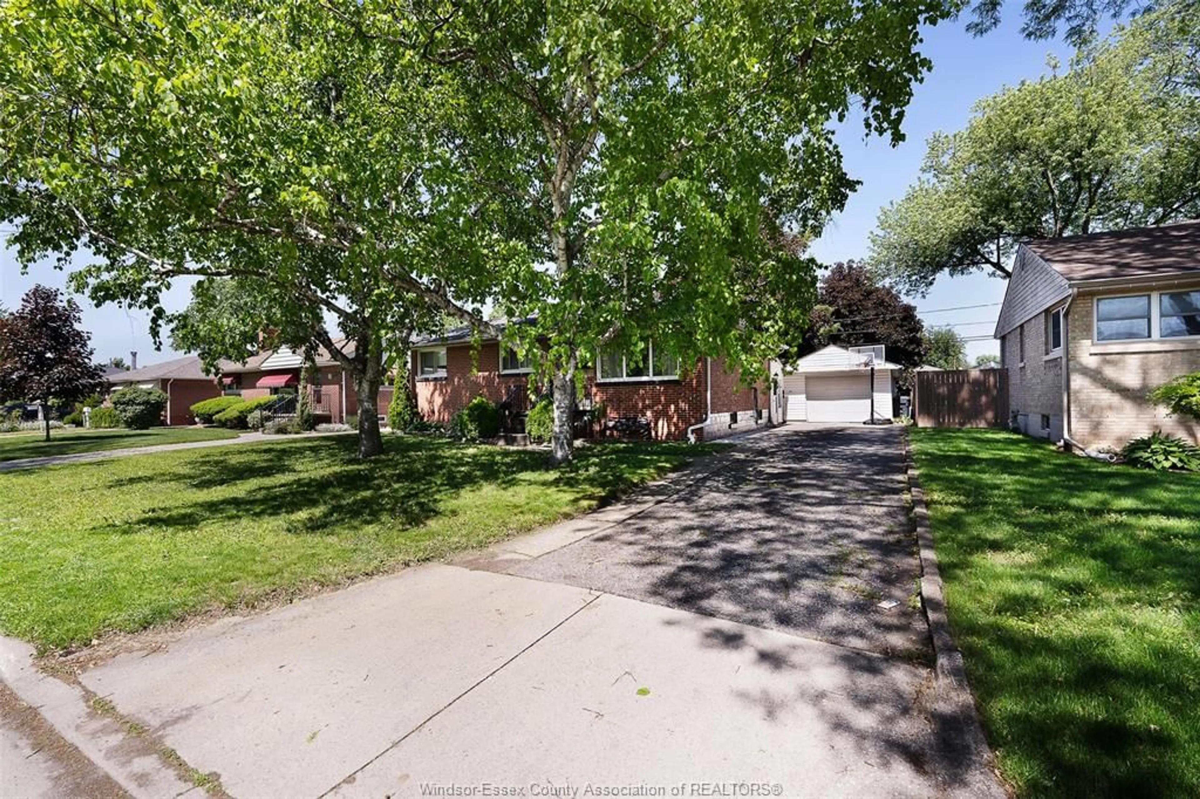 A pic from outside/outdoor area/front of a property/back of a property/a pic from drone, street for 3668 MCKAY, Windsor Ontario N9E 2S2