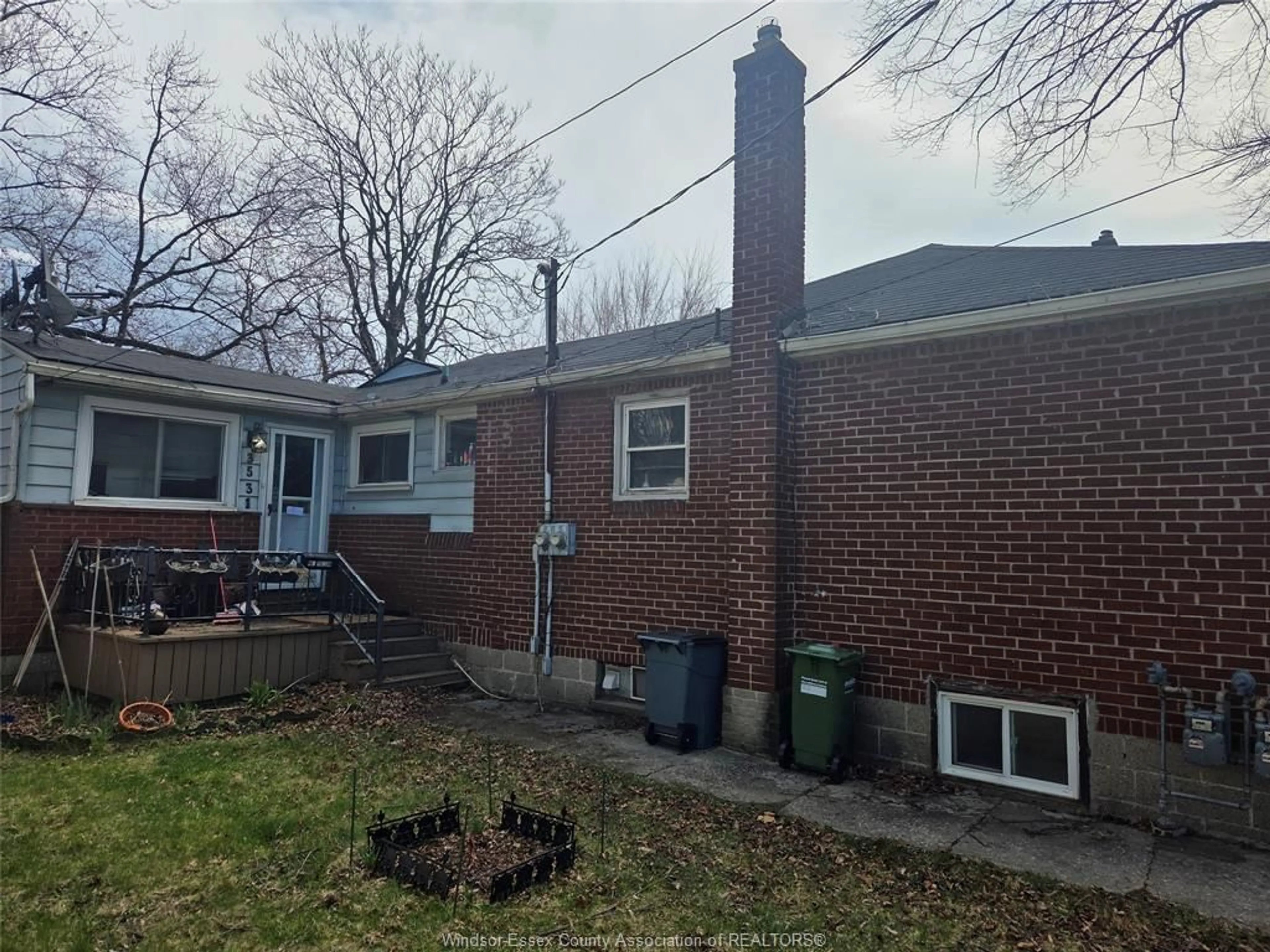 A pic from outside/outdoor area/front of a property/back of a property/a pic from drone, unknown for 3531 Peter St, Windsor Ontario N9C 1J6