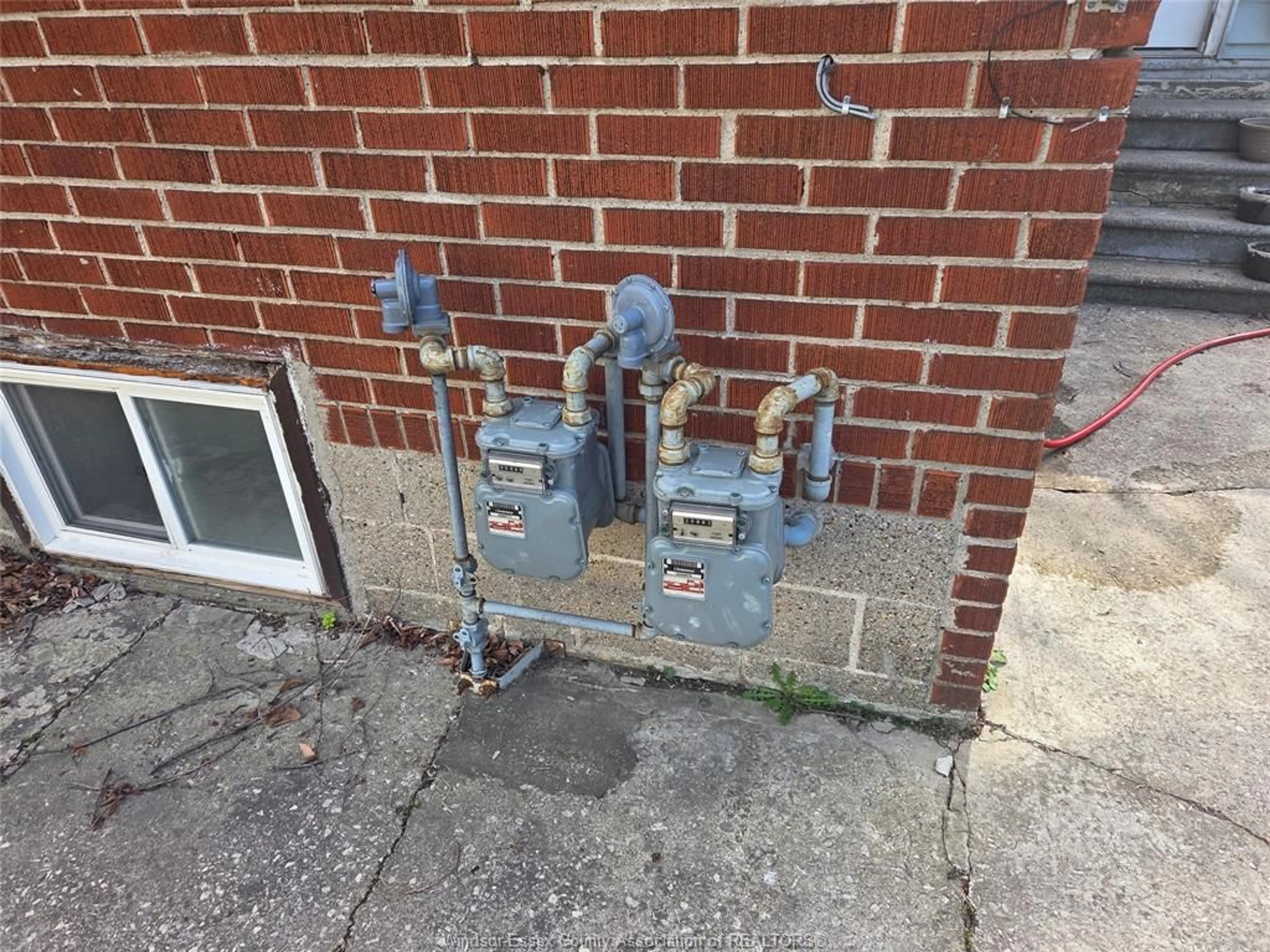 A pic from outside/outdoor area/front of a property/back of a property/a pic from drone, building for 3531 Peter St, Windsor Ontario N9C 1J6