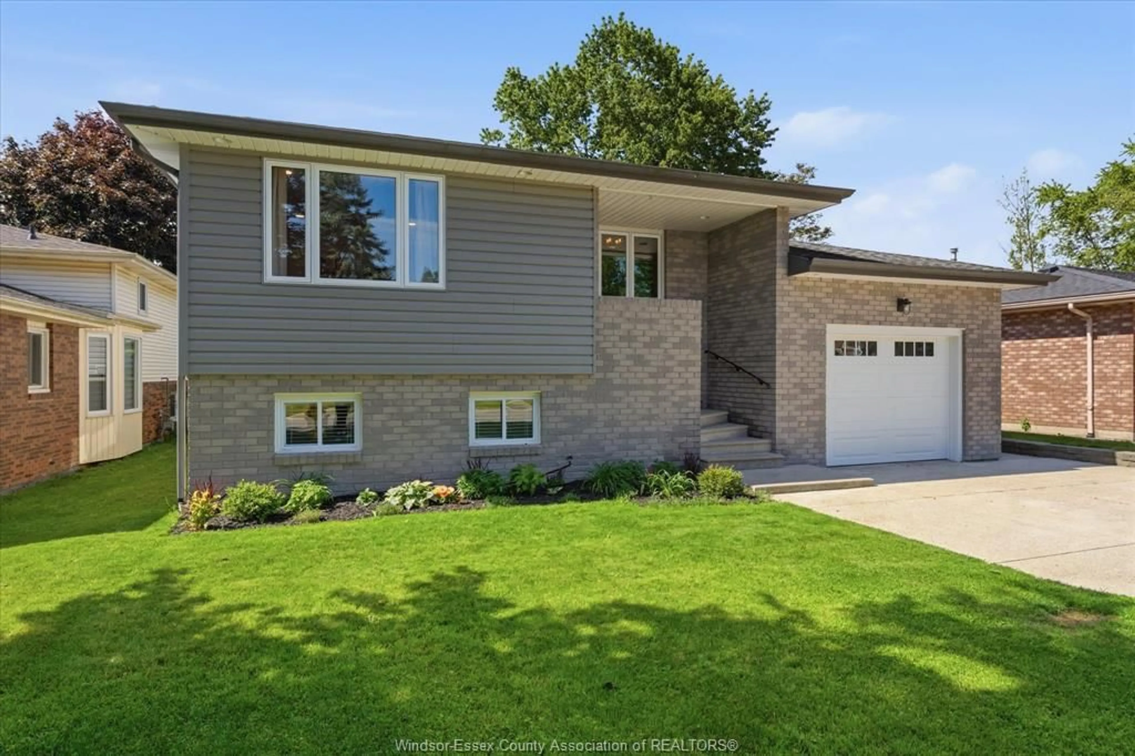Home with brick exterior material, street for 187 WOODLAWN Cres, Kingsville Ontario N9Y 3J6