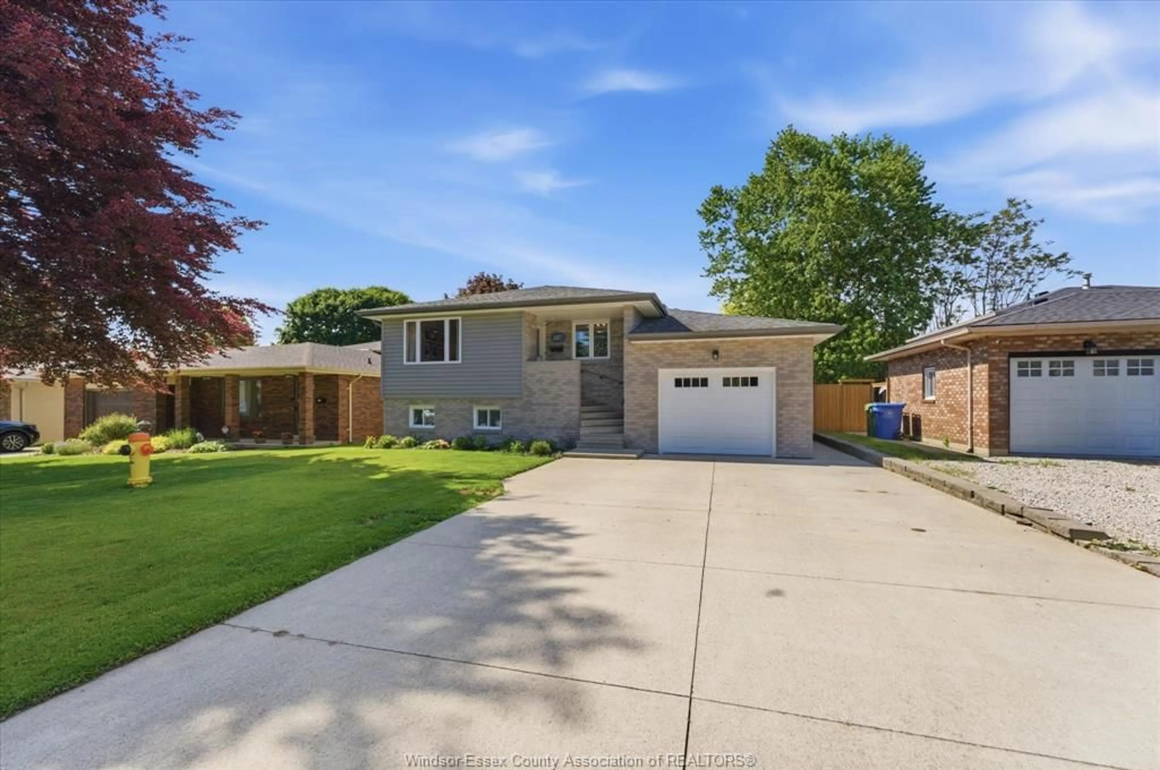 Home with brick exterior material, street for 187 WOODLAWN Cres, Kingsville Ontario N9Y 3J6