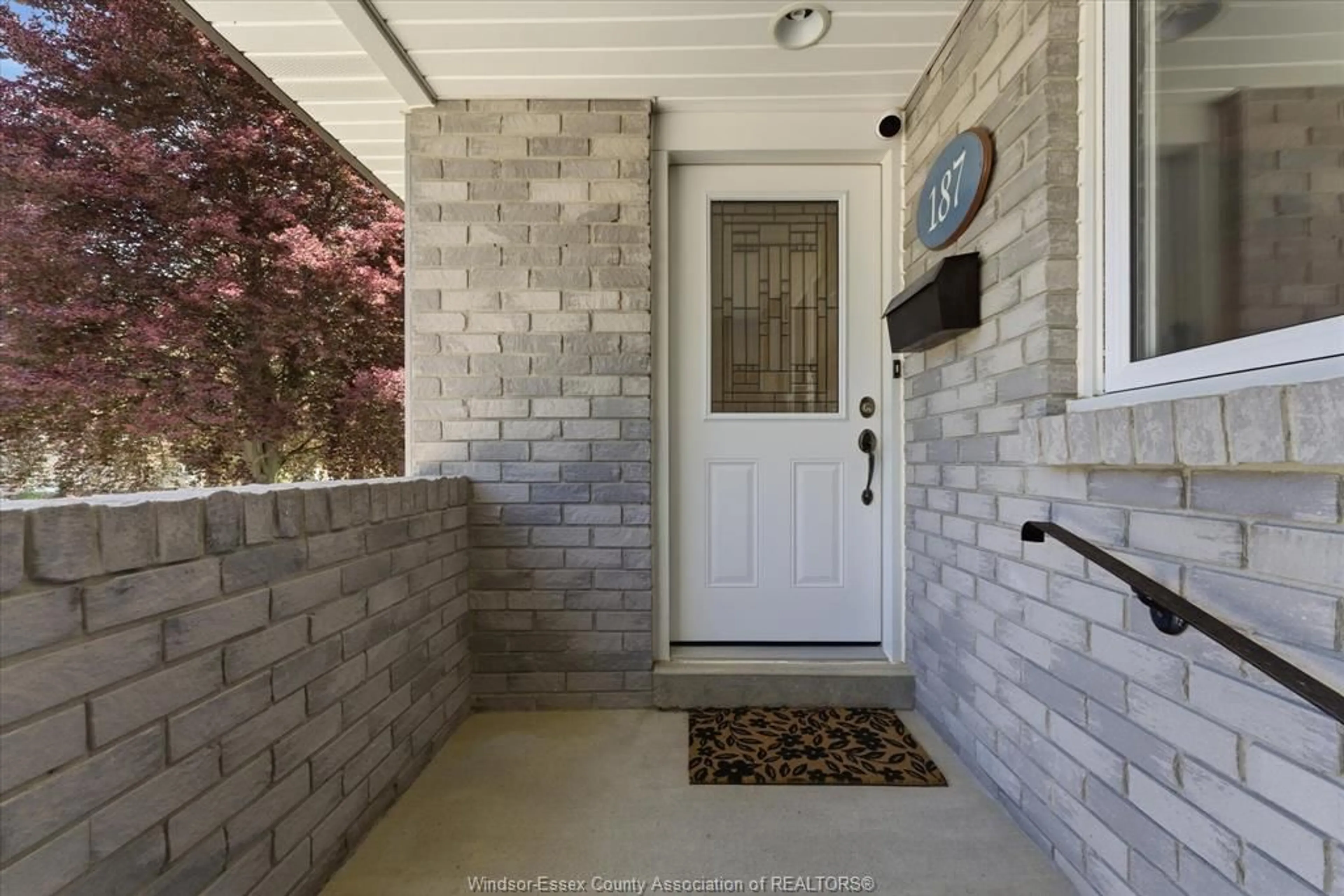 Indoor entryway for 187 WOODLAWN Cres, Kingsville Ontario N9Y 3J6