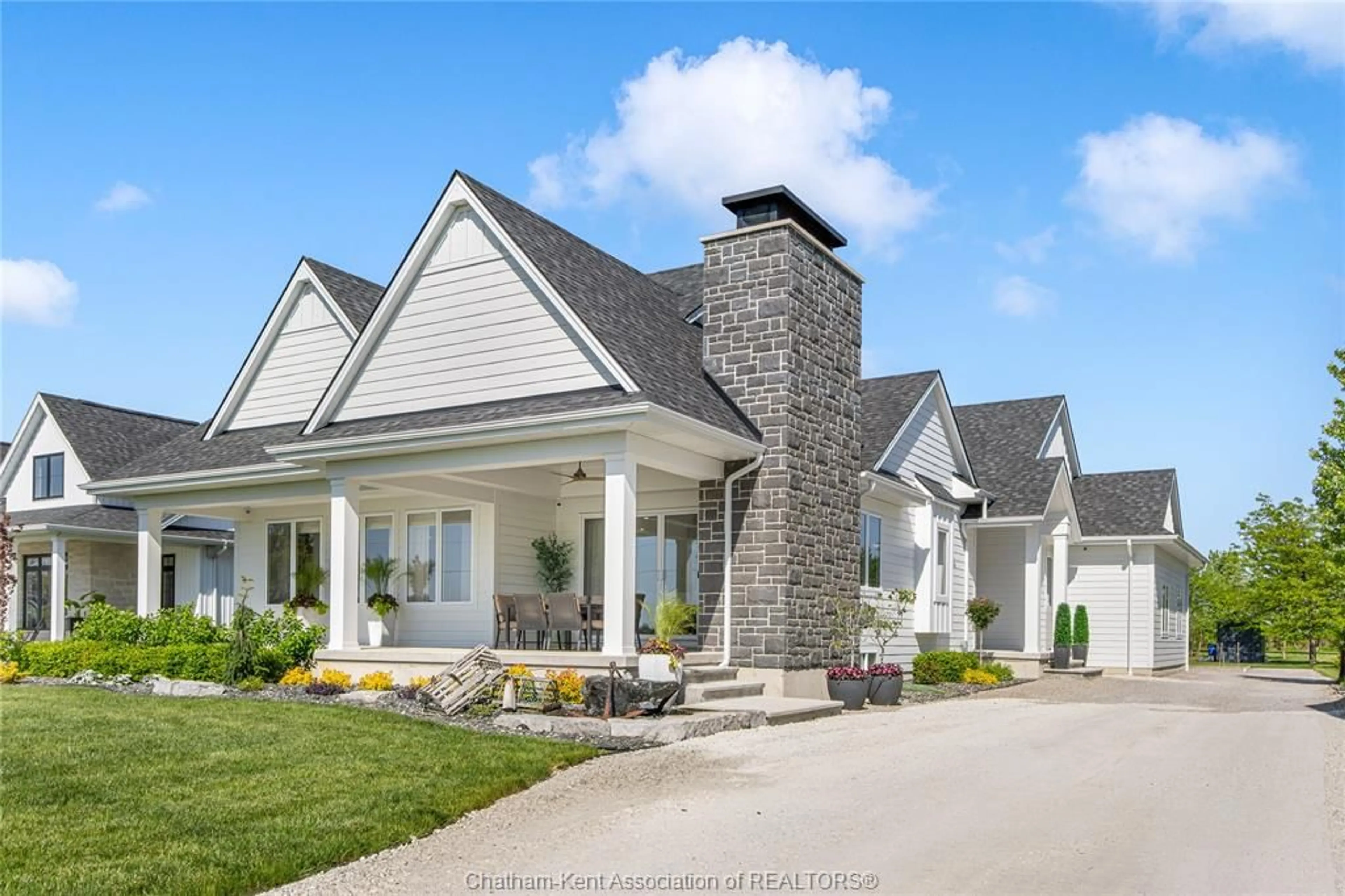 Home with vinyl exterior material, street for 3664 ST CLAIR Pky, Sombra Ontario N0P 2H0