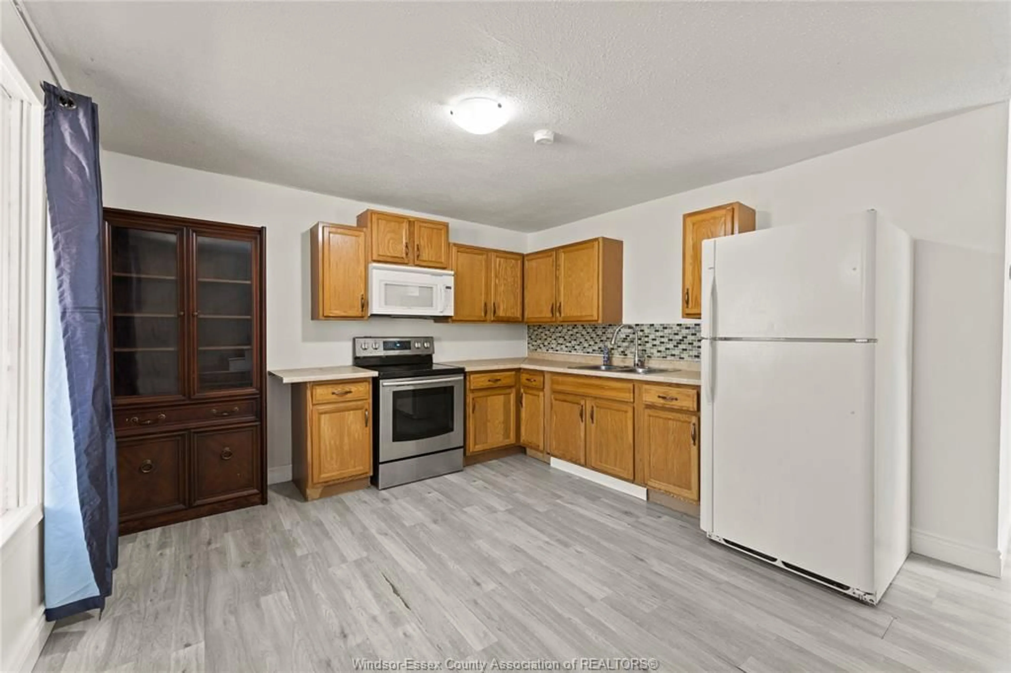 Standard kitchen, unknown for 205 PARENT Ave, Windsor Ontario N9A 2B5