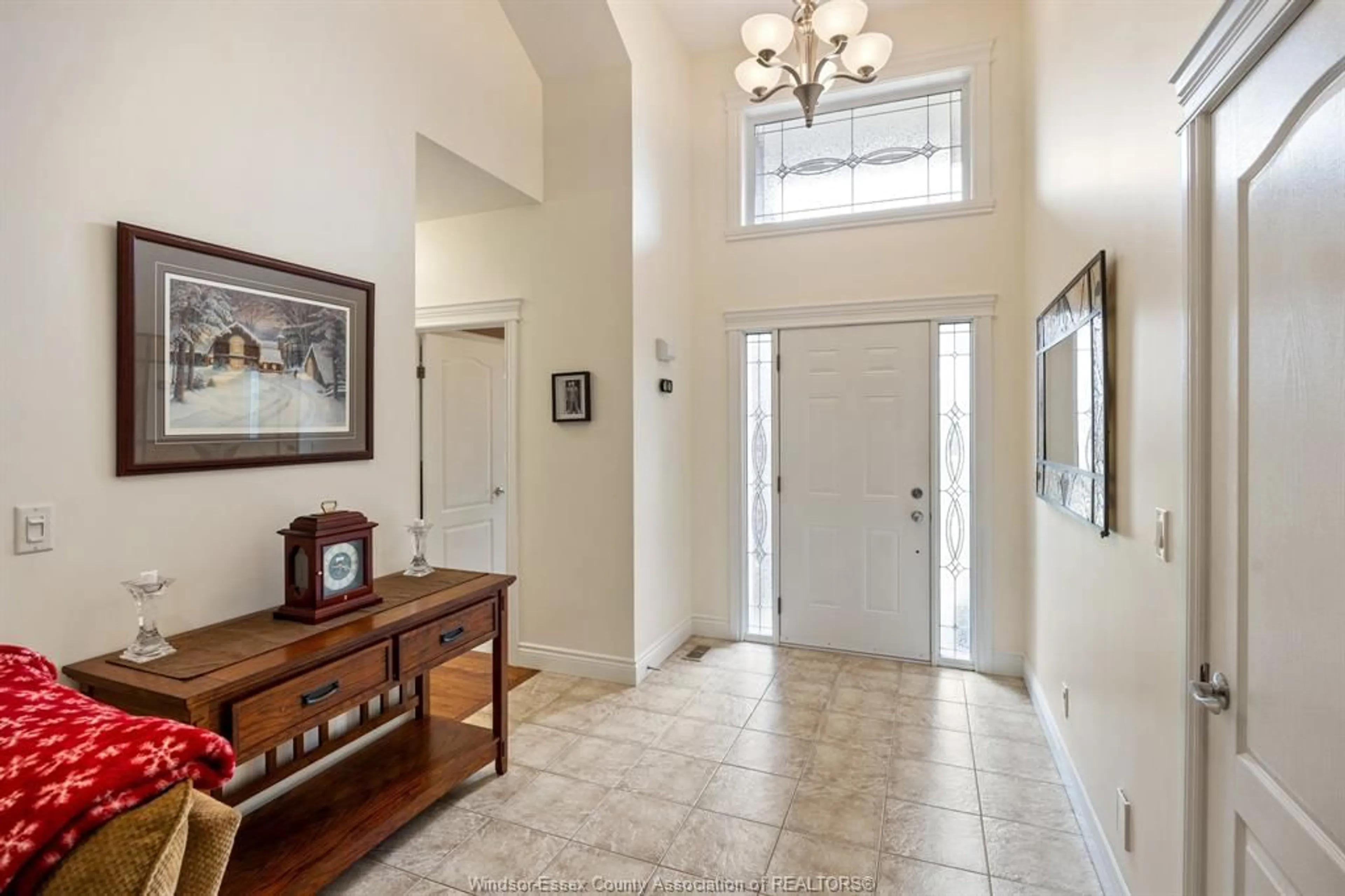 Indoor foyer for 26 MARSHWOODS Blvd, Kingsville Ontario N9Y 0A7