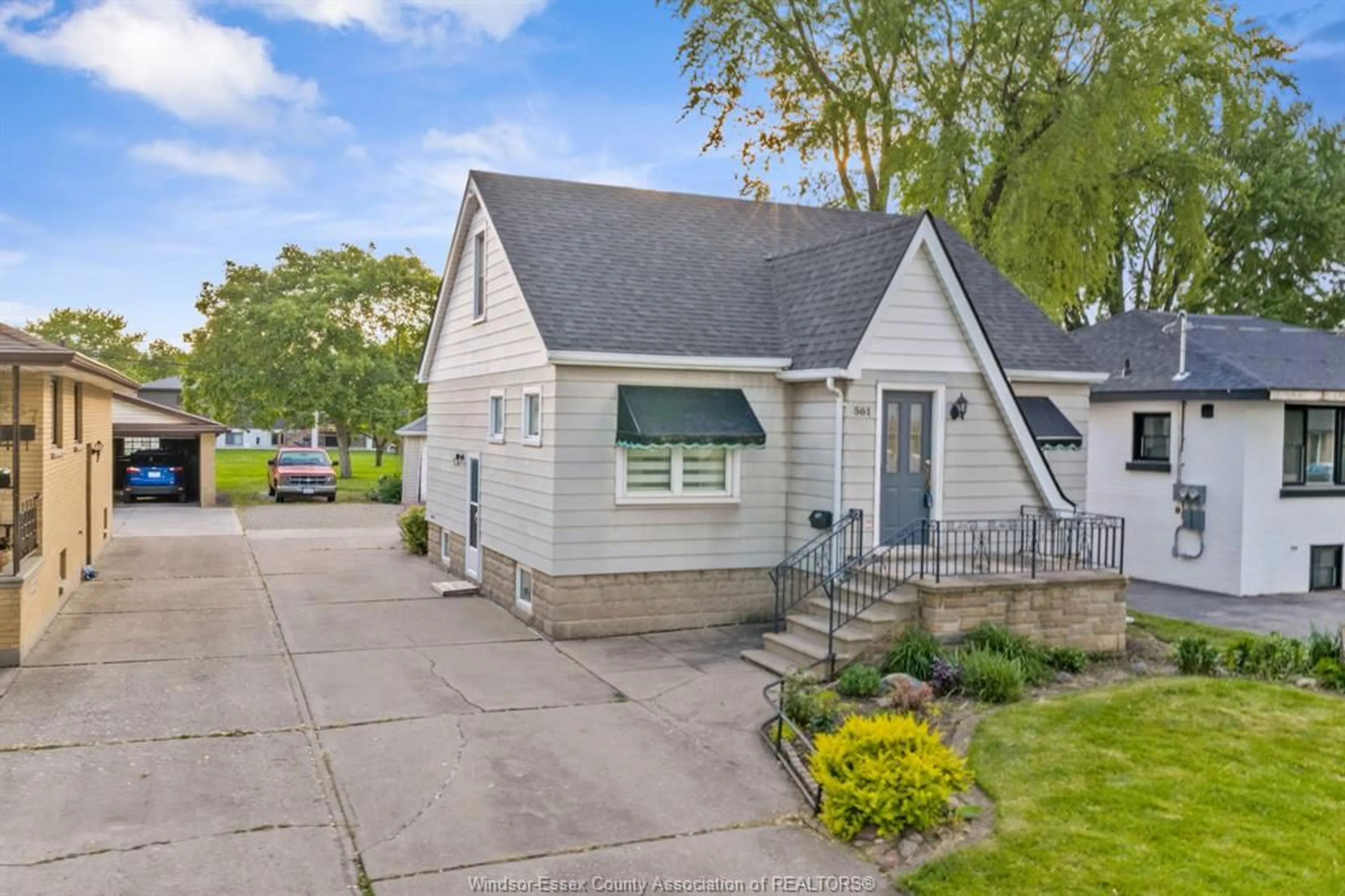 Home with vinyl exterior material, street for 561 ELINOR St, Windsor Ontario N8P 1E3