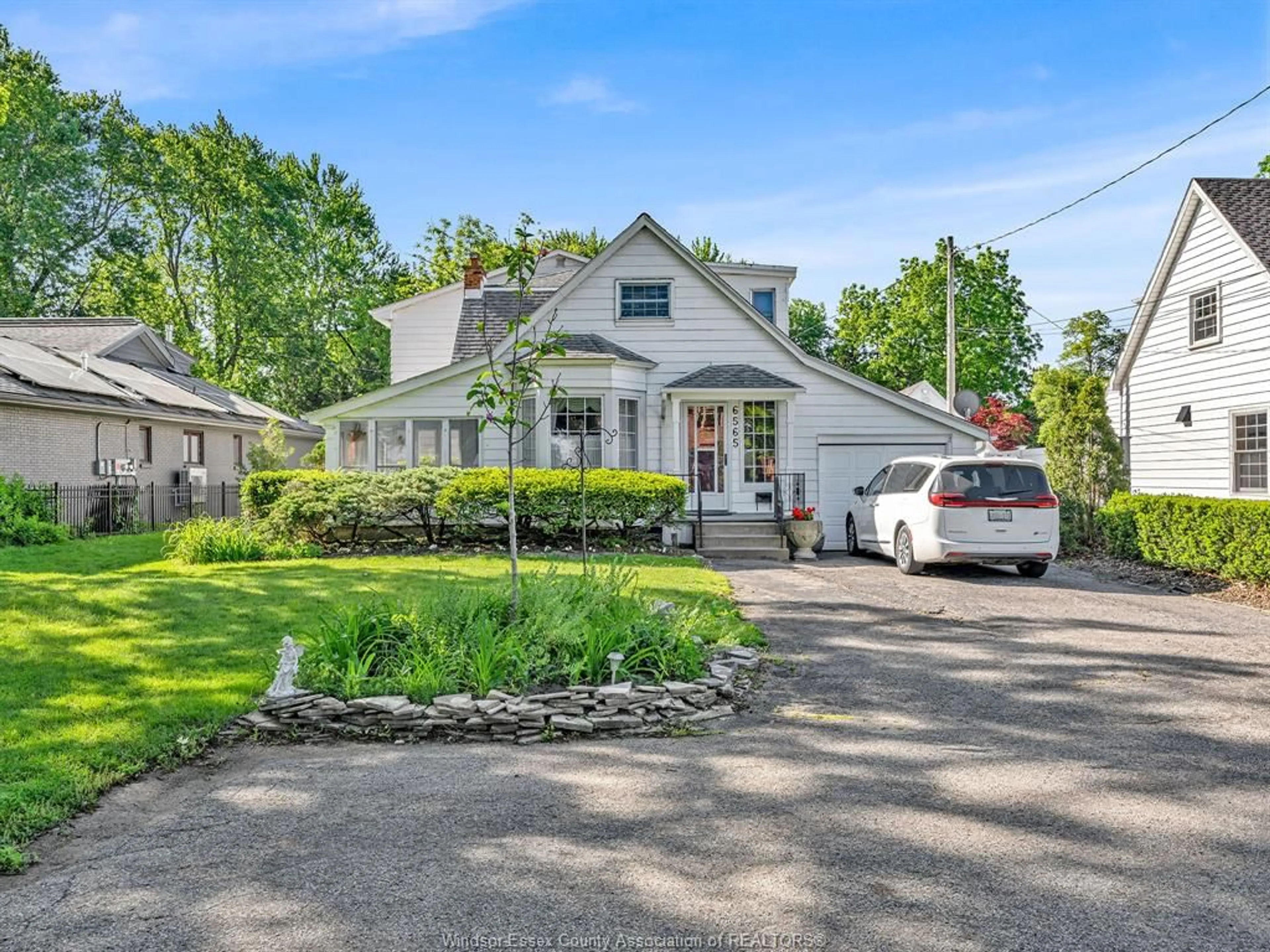 A pic from outside/outdoor area/front of a property/back of a property/a pic from drone, street for 6565 RIVERSIDE Dr, Windsor Ontario N8S 1C1