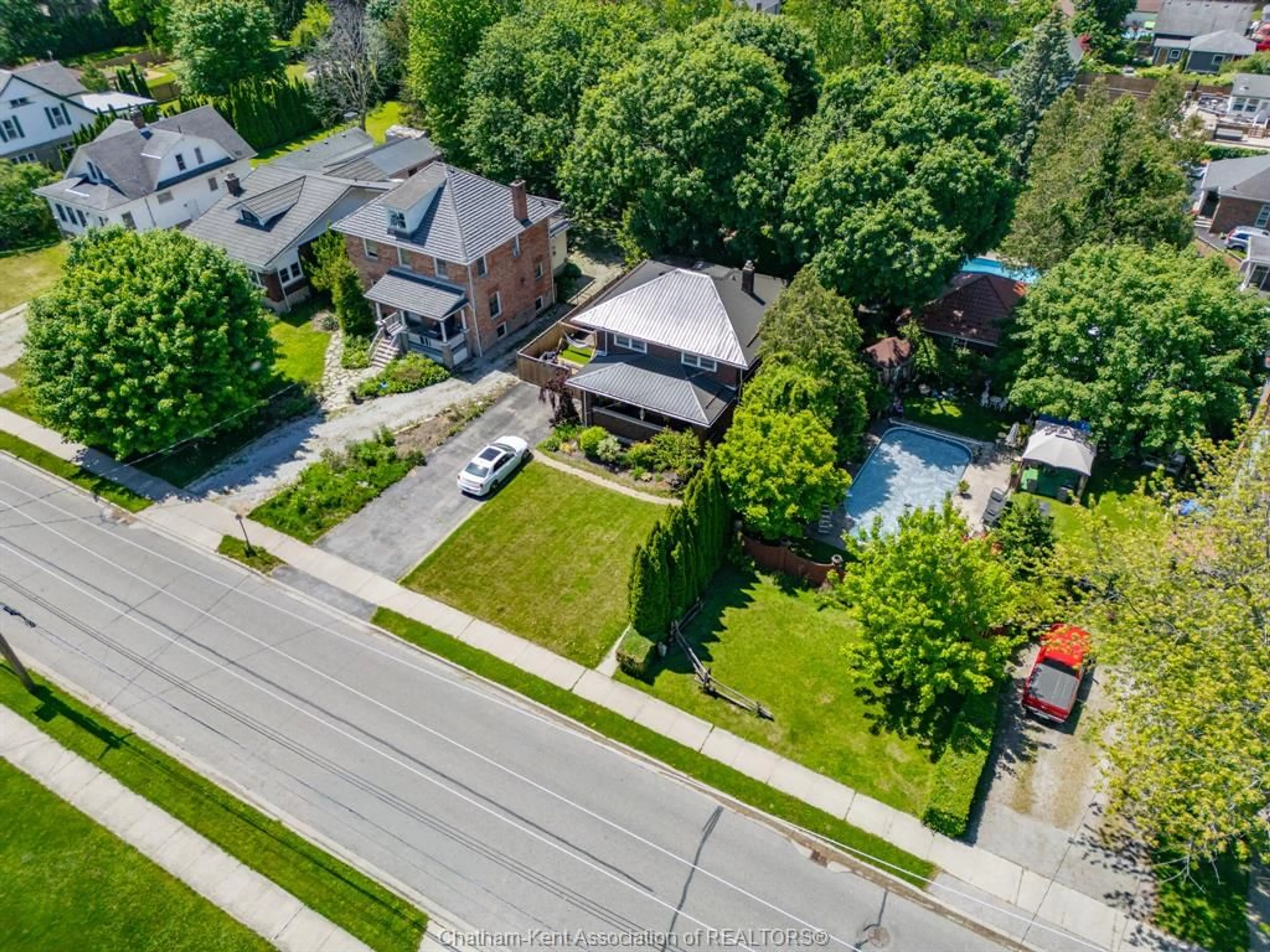 A pic from outside/outdoor area/front of a property/back of a property/a pic from drone, street for 38 Inshes Ave, Chatham Ontario N7M 2Y7