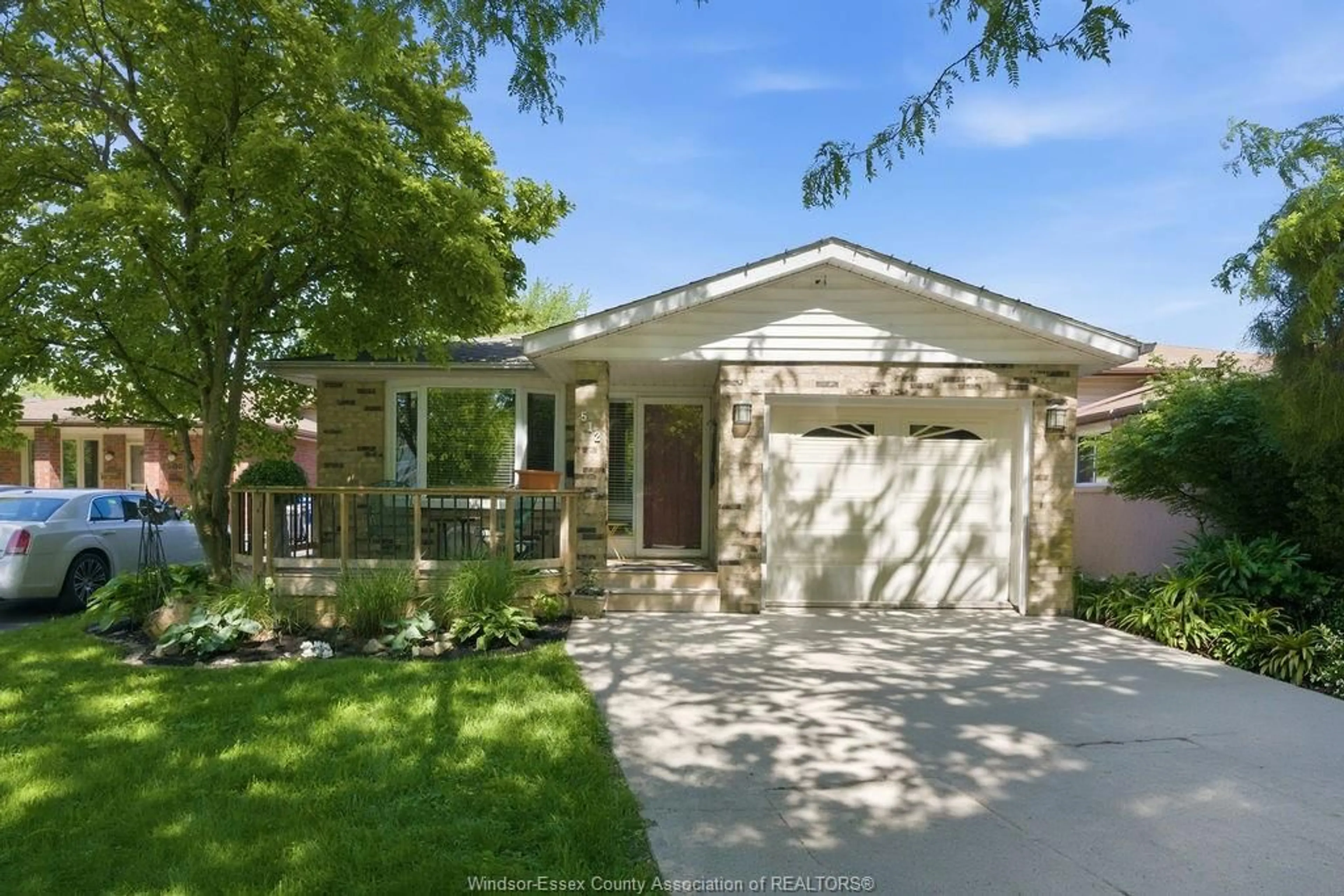 Home with brick exterior material, street for 512 ELINOR, Windsor Ontario N8P 1E4