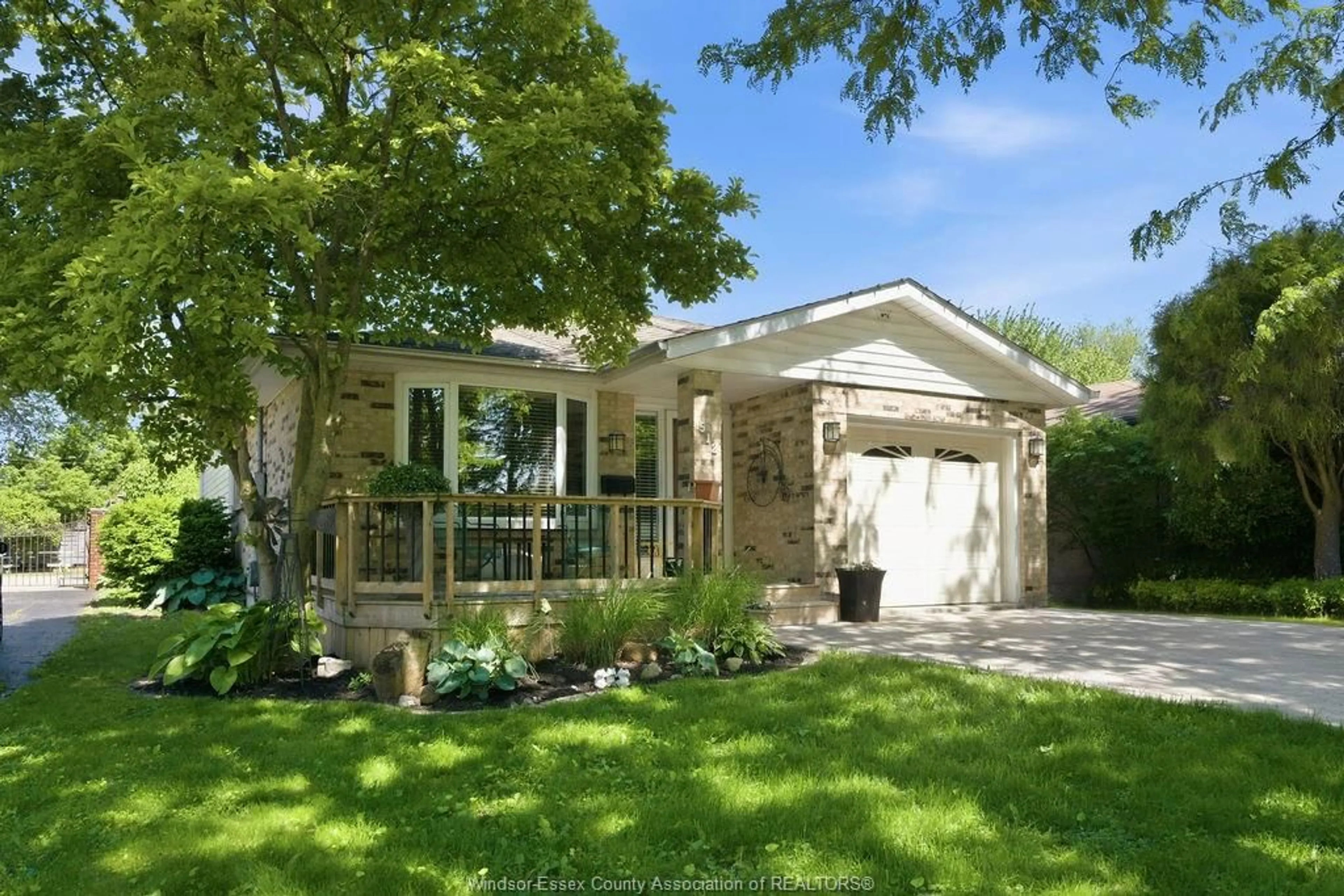 Home with brick exterior material, street for 512 ELINOR, Windsor Ontario N8P 1E4