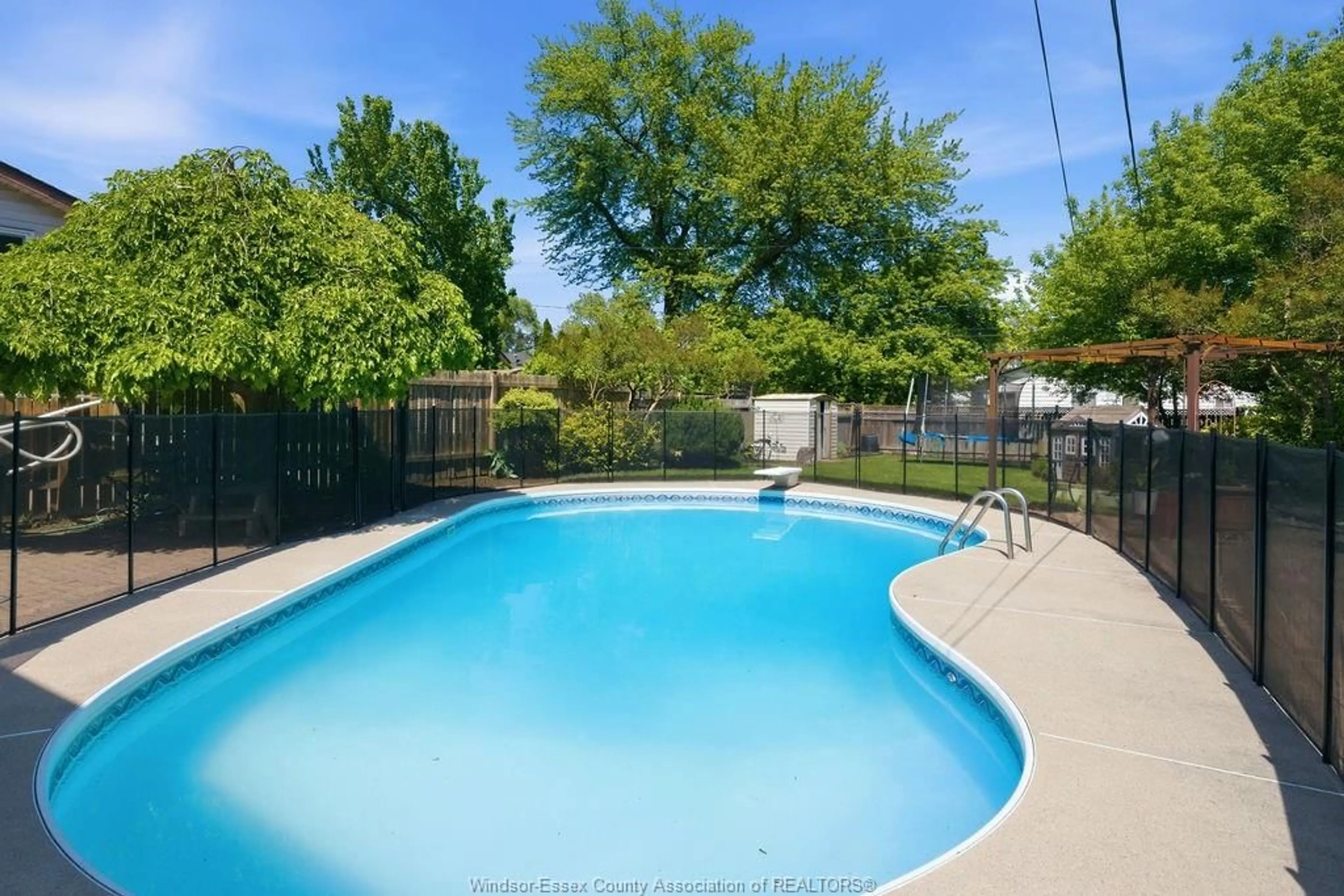 Pool for 512 ELINOR, Windsor Ontario N8P 1E4
