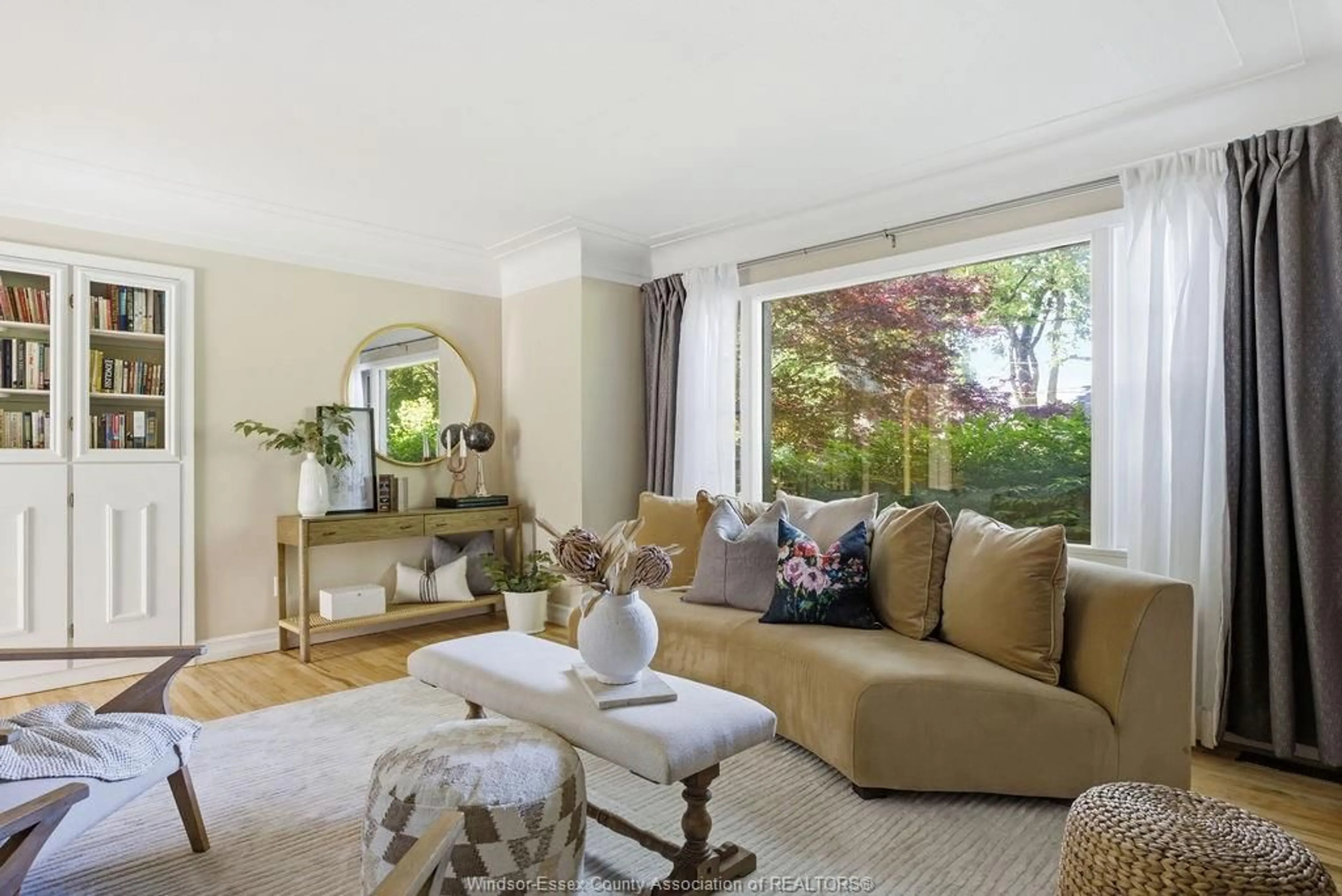 Living room with furniture, unknown for 4330 CASGRAIN Dr, Windsor Ontario N9G 2B1