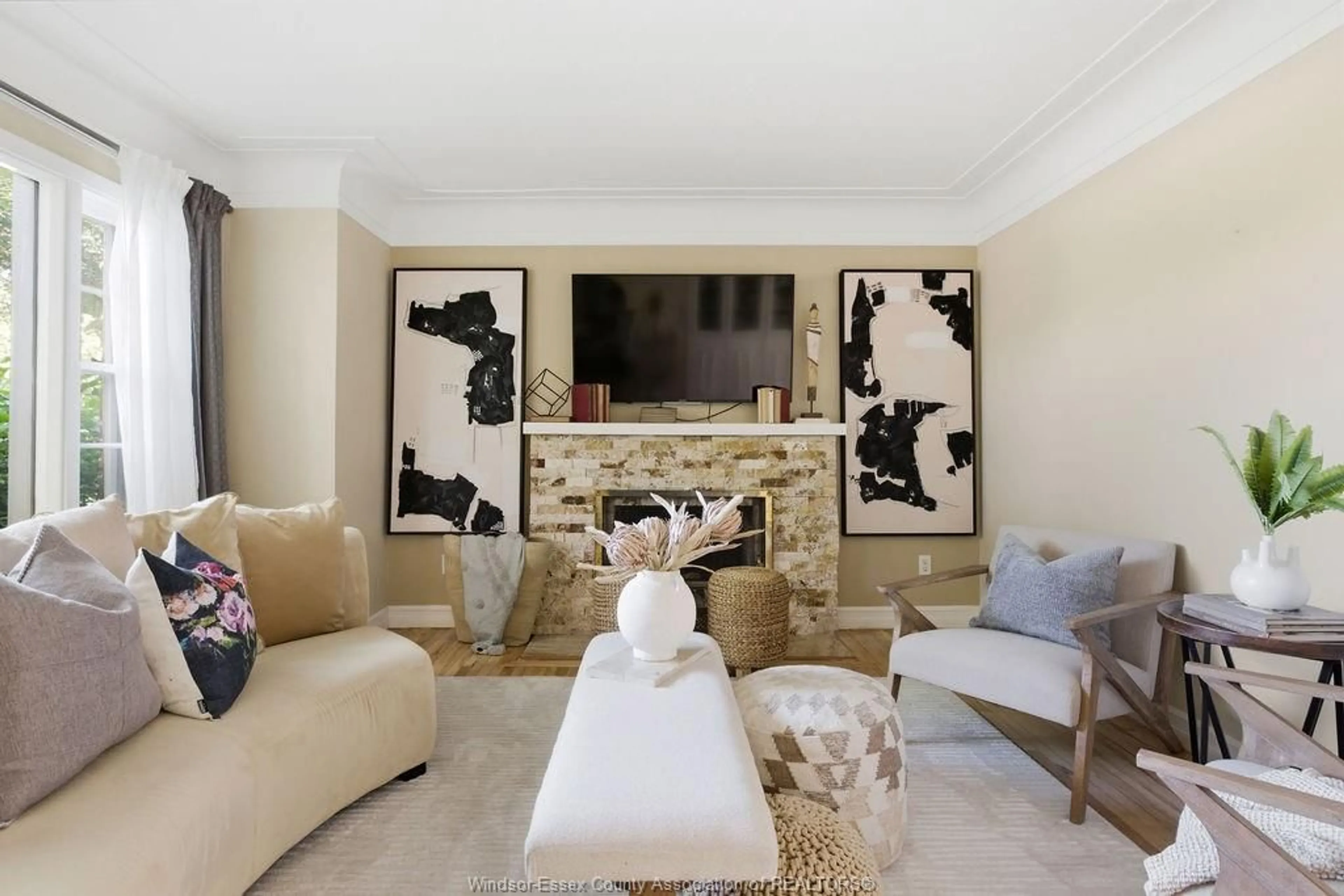 Living room with furniture, carpet floor for 4330 CASGRAIN Dr, Windsor Ontario N9G 2B1