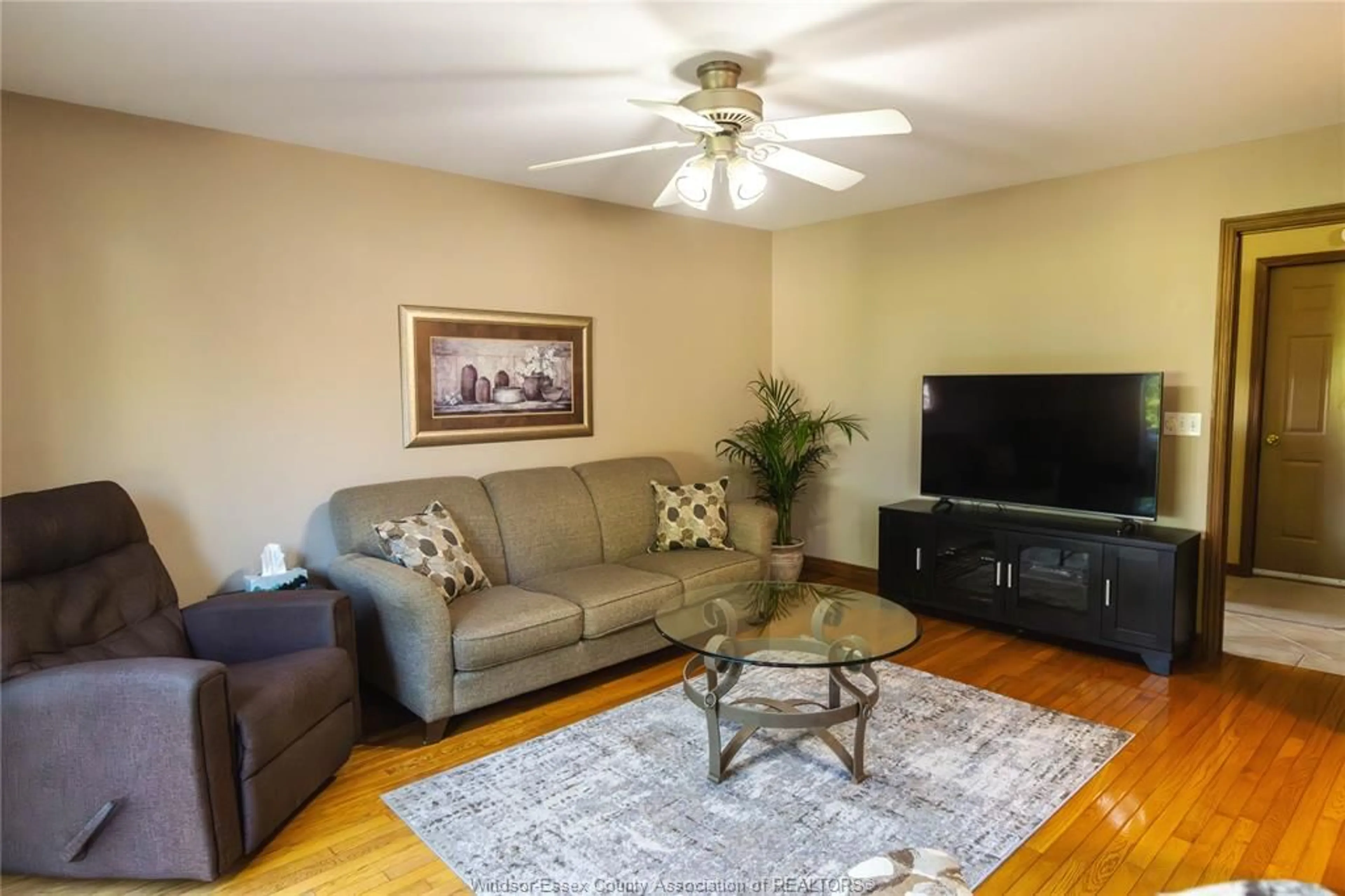 Living room with furniture, unknown for 6335 AINSLIE Ave, Lakeshore Ontario N0P 1J0