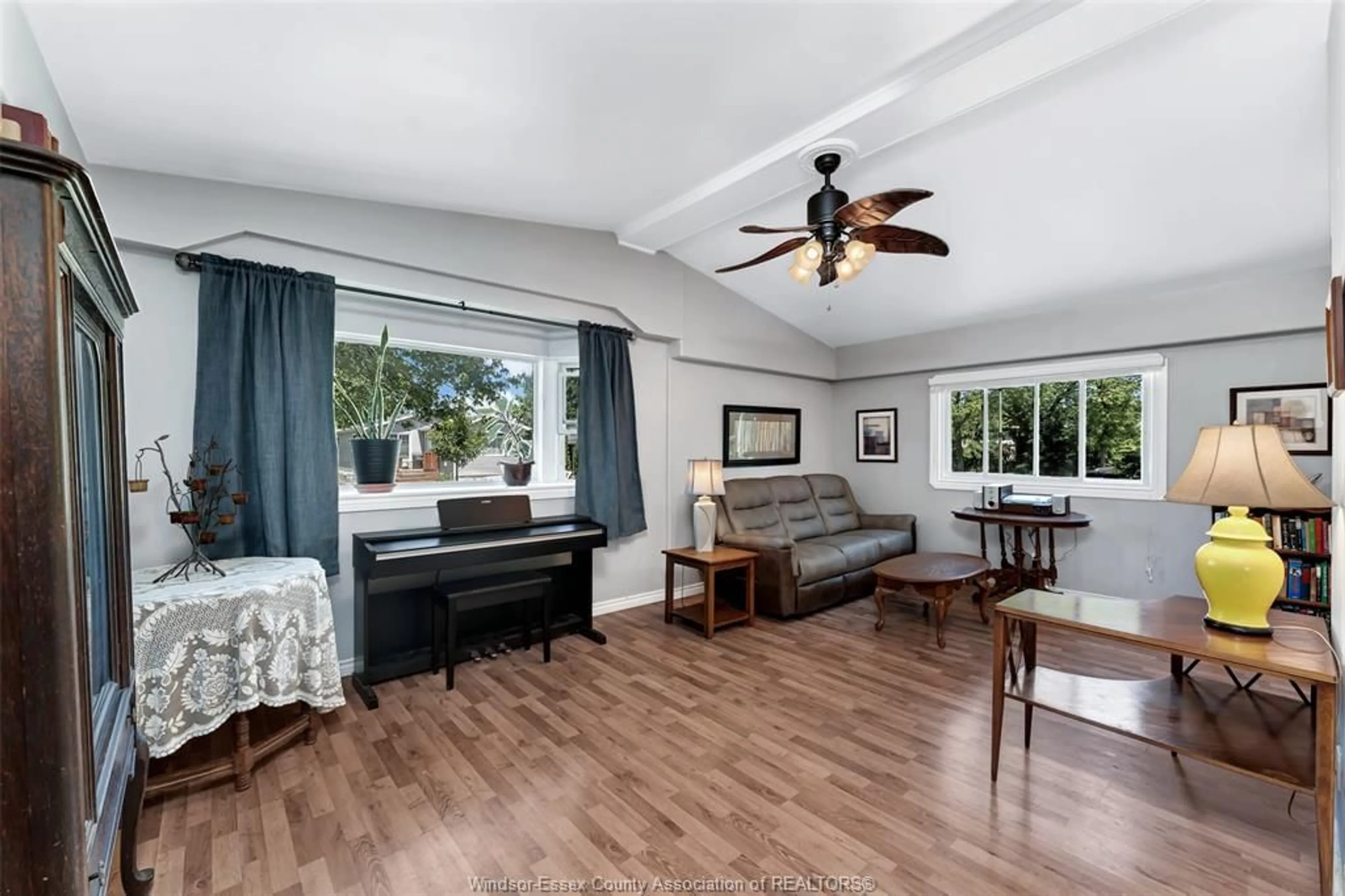 Living room with furniture, unknown for 1 VISCOUNT Pky, Essex Ontario N8M 1Y8
