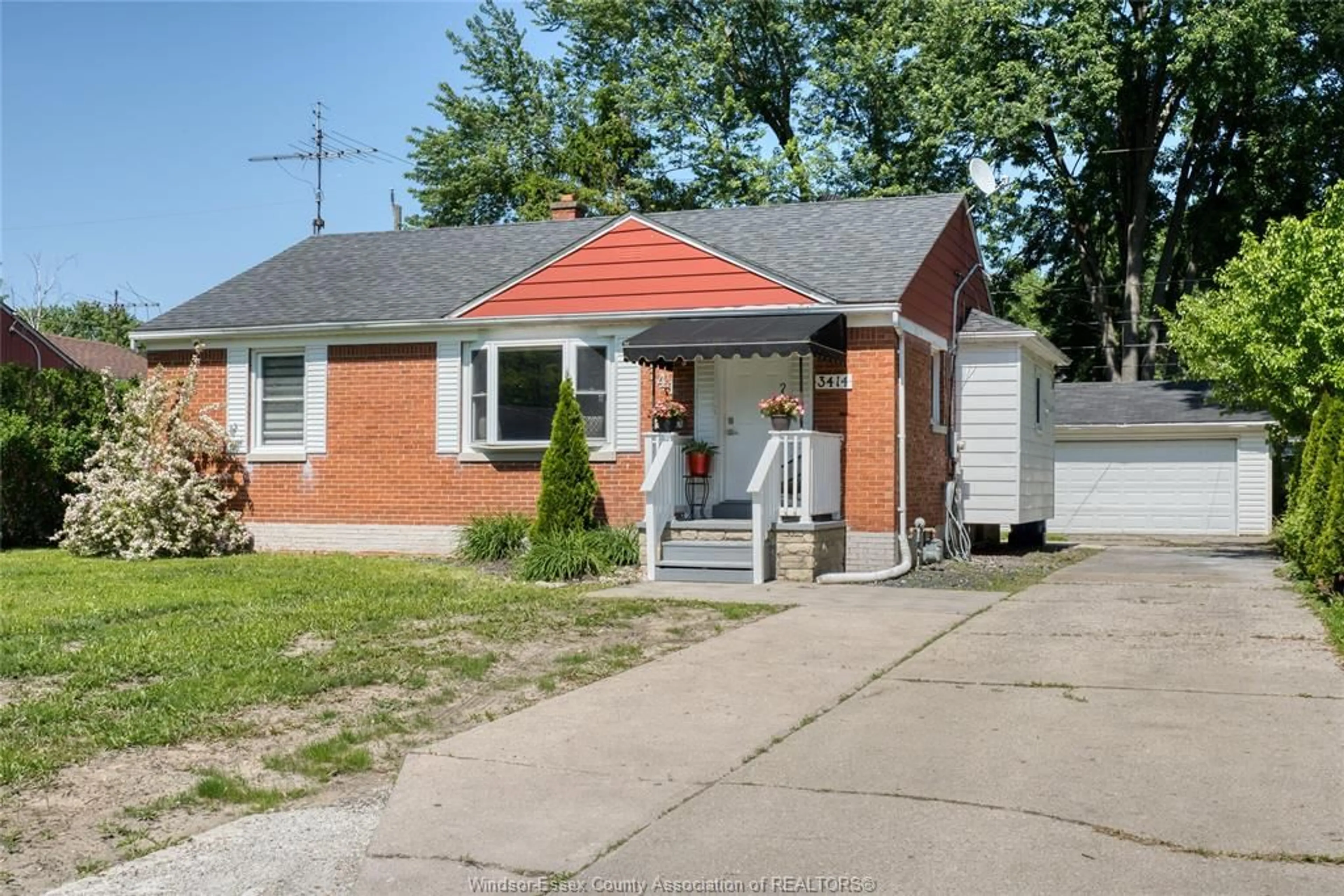 Home with brick exterior material, street for 3414 DOMINION Ave, Windsor Ontario N9E 2N7