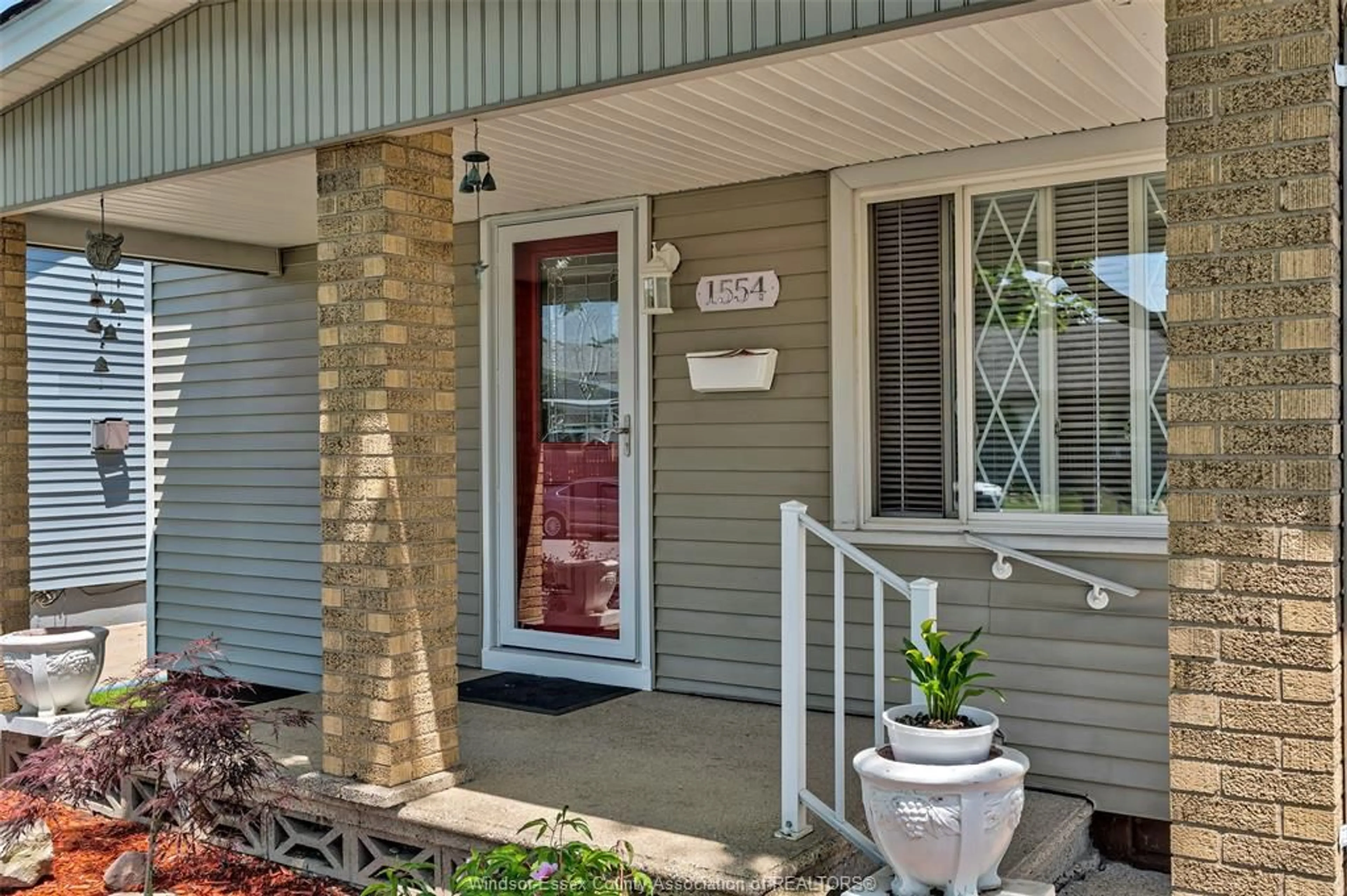 Indoor entryway for 1554 AUBIN Rd, Windsor Ontario N8Y 4G2