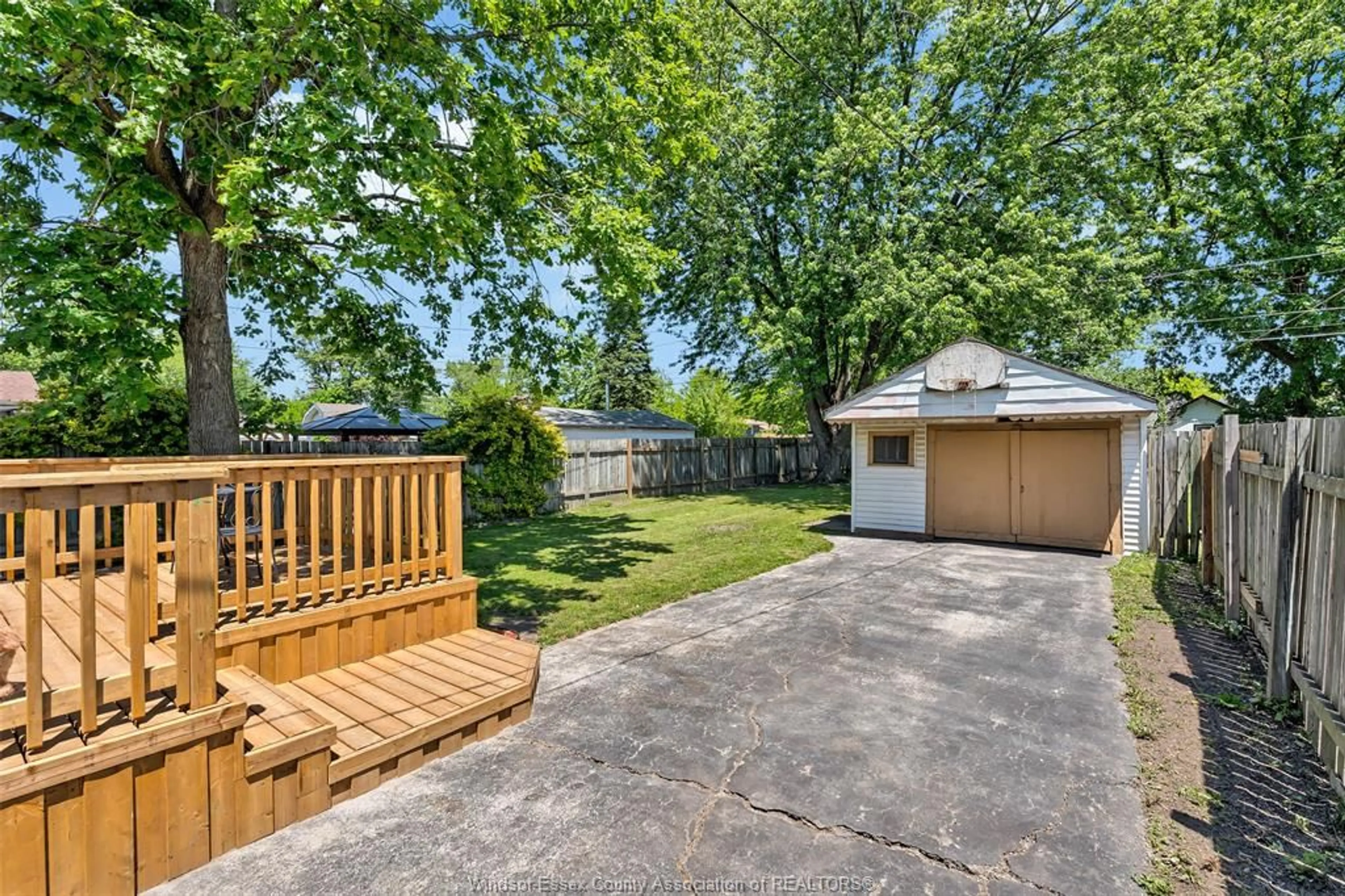 Patio, street for 1554 AUBIN Rd, Windsor Ontario N8Y 4G2